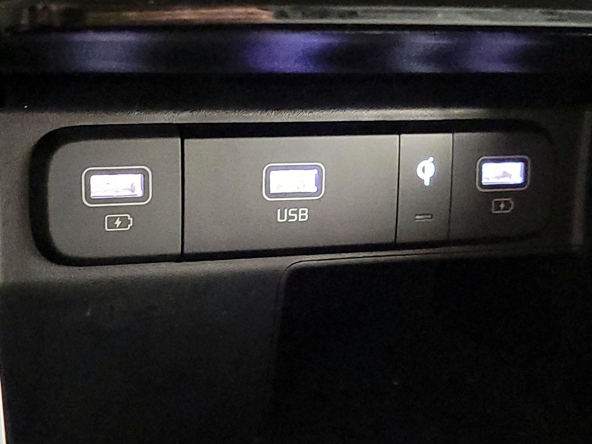 Thumbnail: 2023 Kia Sorento - 19