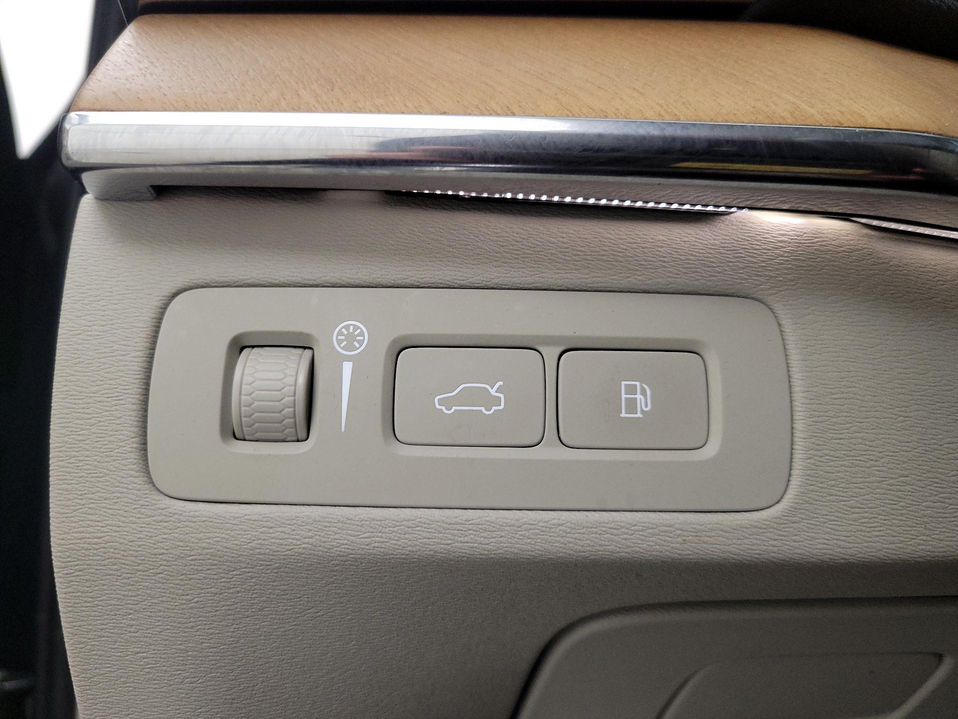 Thumbnail: 2021 Volvo XC90 - 13