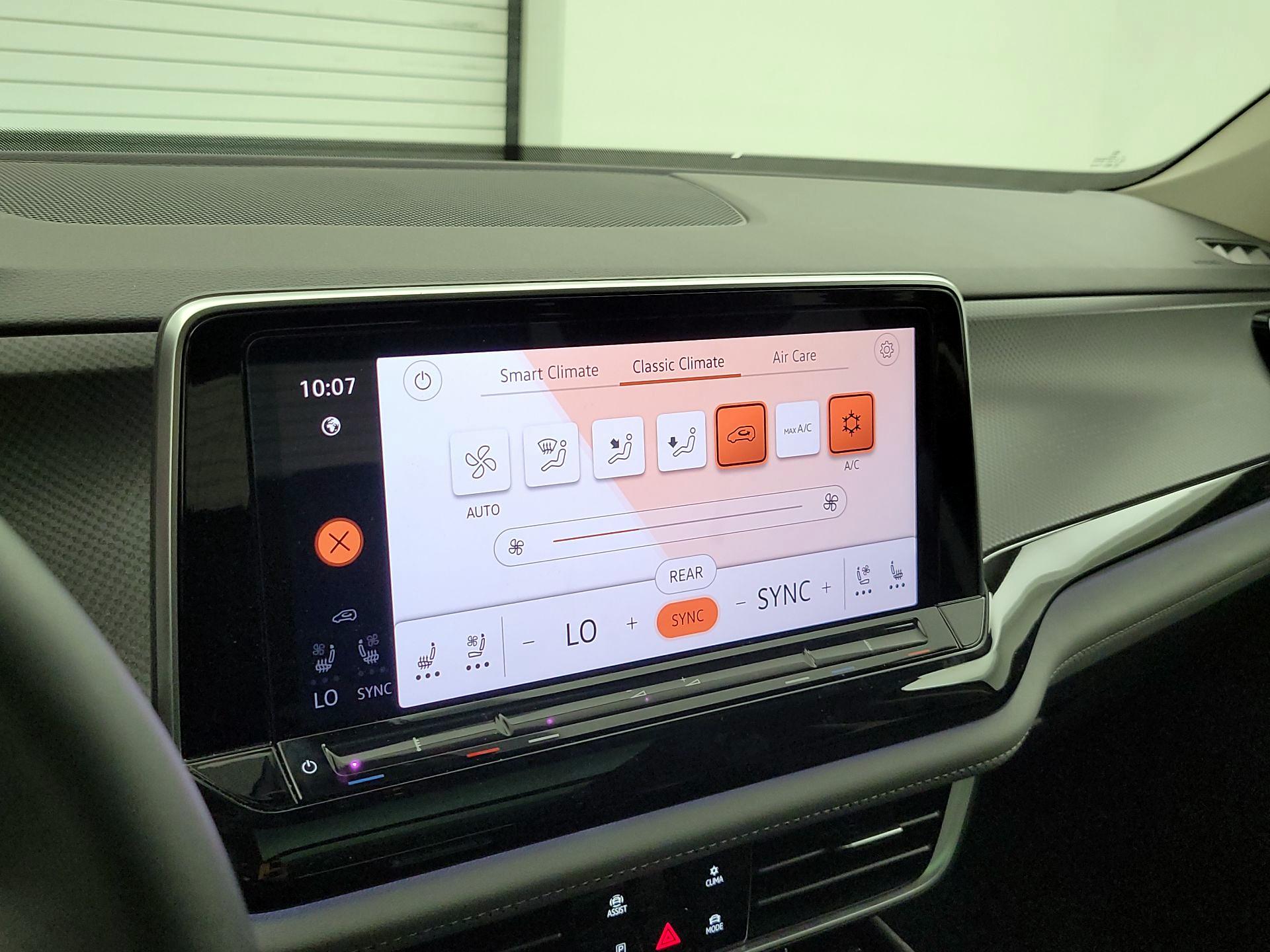 Thumbnail: 2024 Volkswagen Atlas - 16