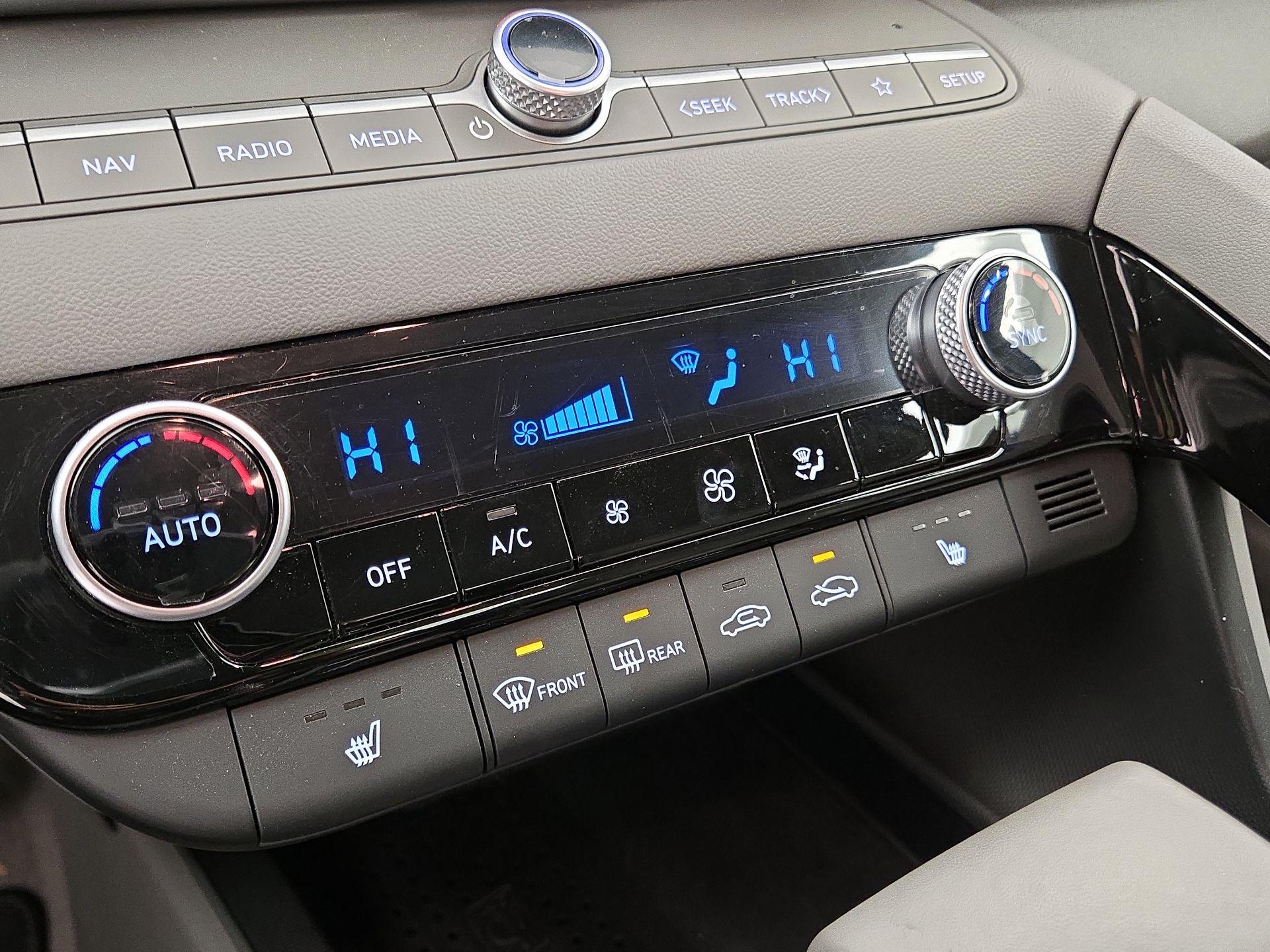 Thumbnail: 2023 Hyundai Elantra - 17