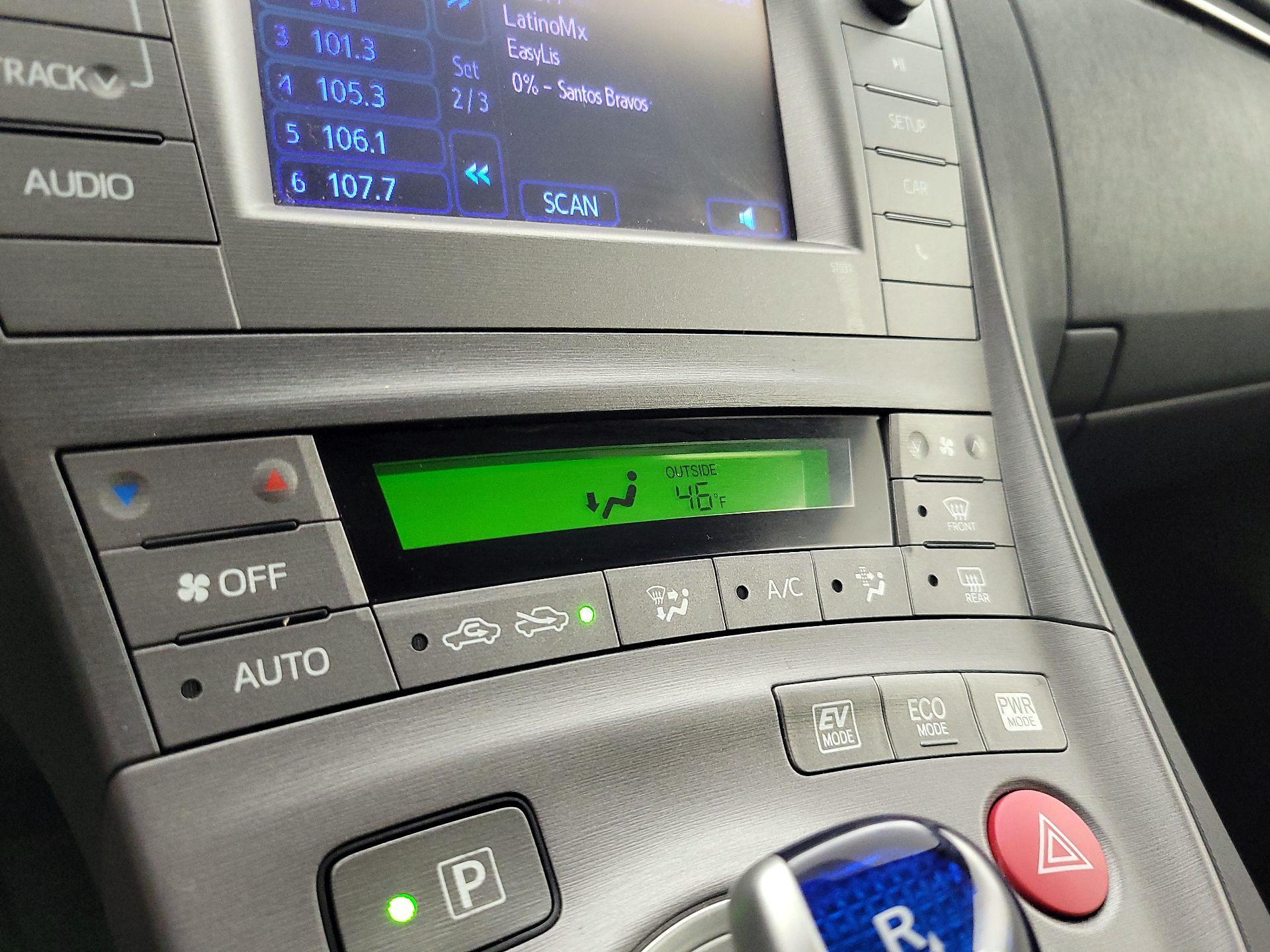 Thumbnail: 2015 Toyota Prius - 16