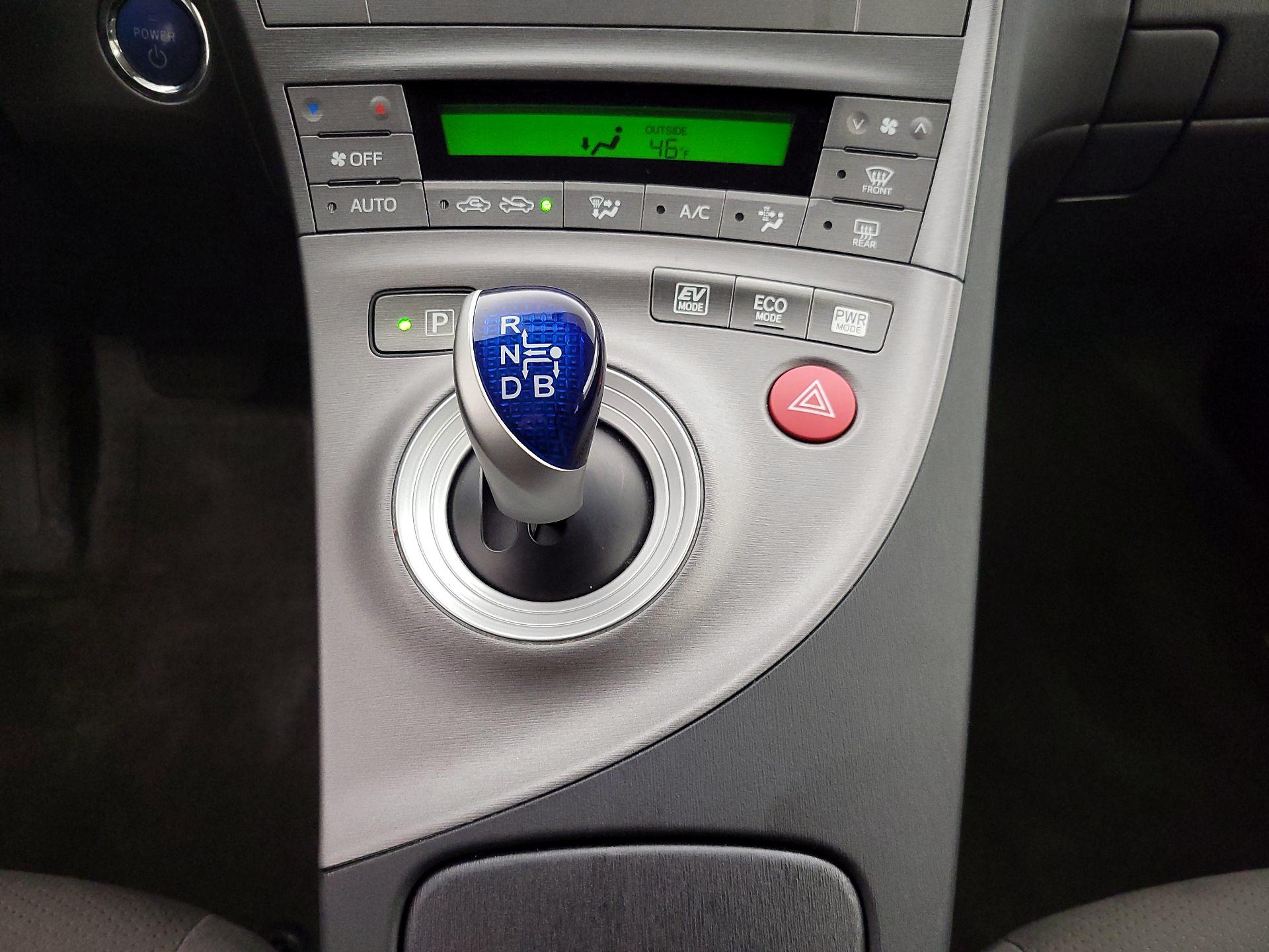 Thumbnail: 2015 Toyota Prius - 17