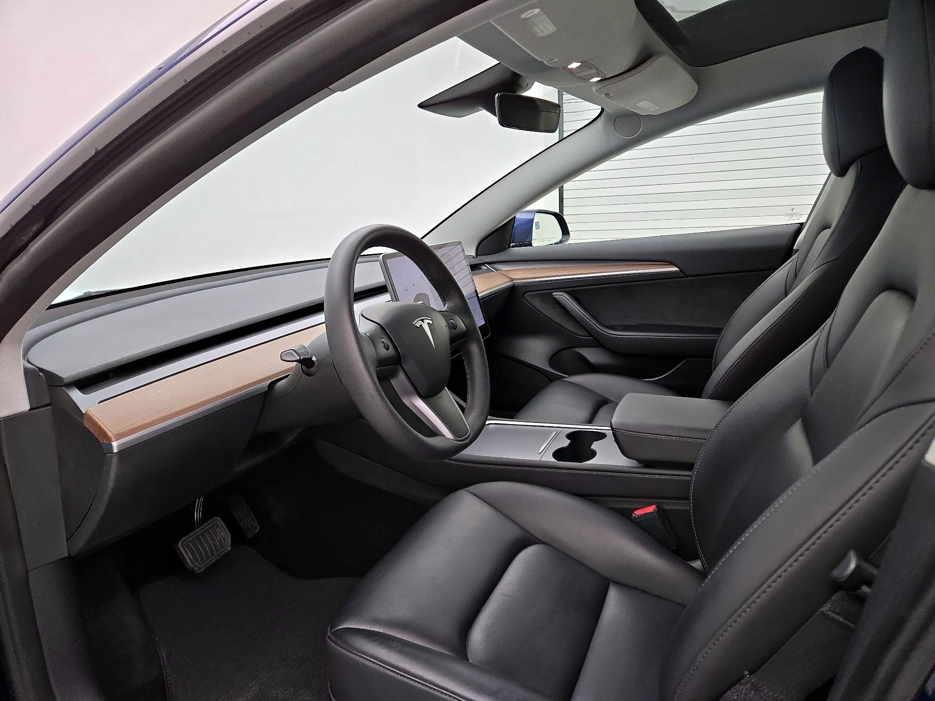 Thumbnail: 2023 Tesla Model 3 - 11