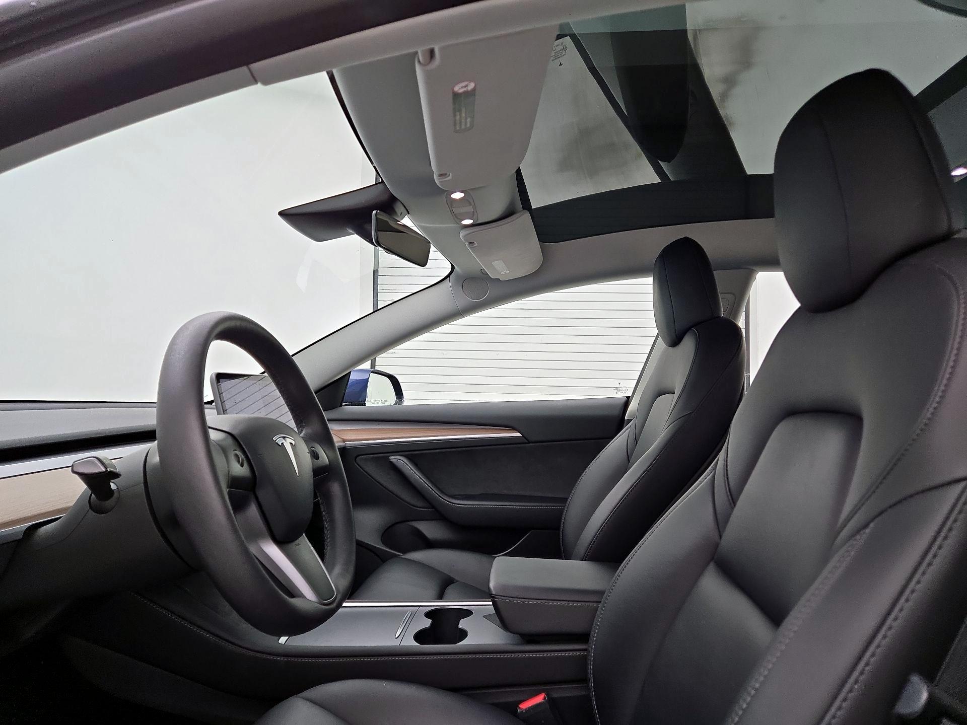 Thumbnail: 2023 Tesla Model 3 - 19