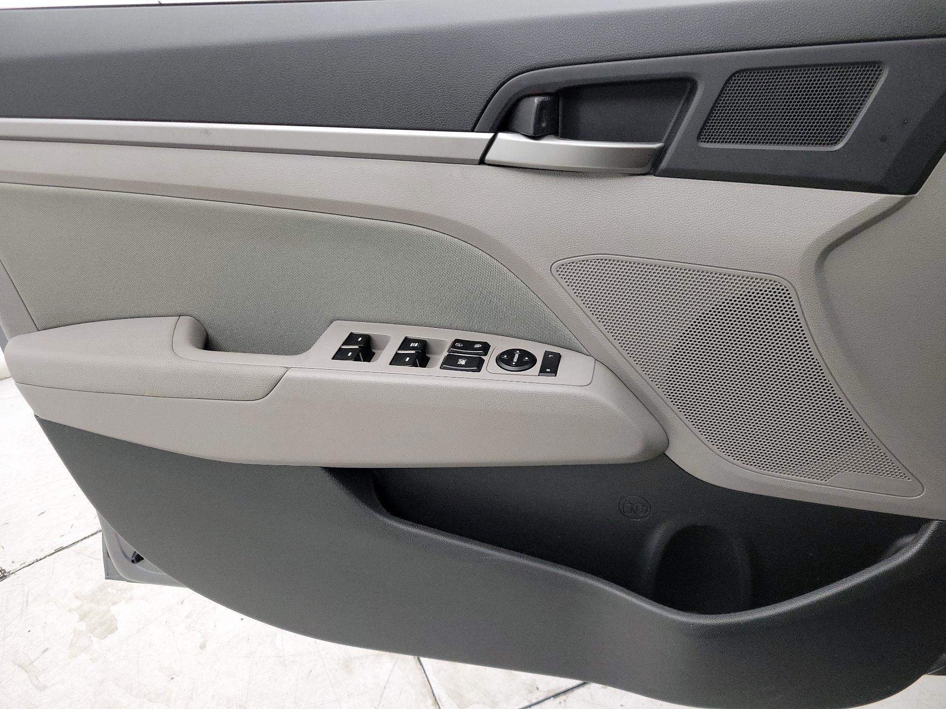 Thumbnail: 2018 Hyundai Elantra - 12