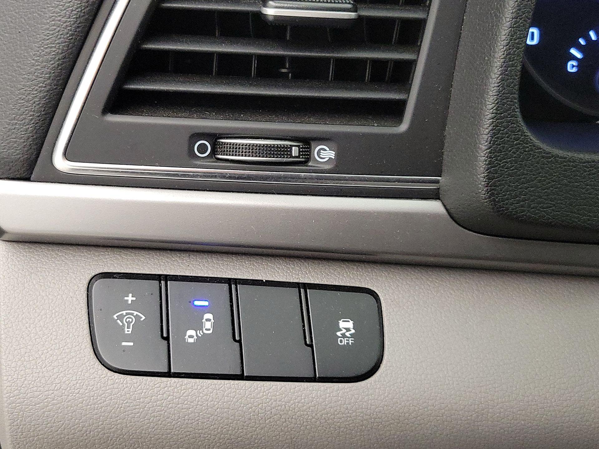 Thumbnail: 2018 Hyundai Elantra - 13