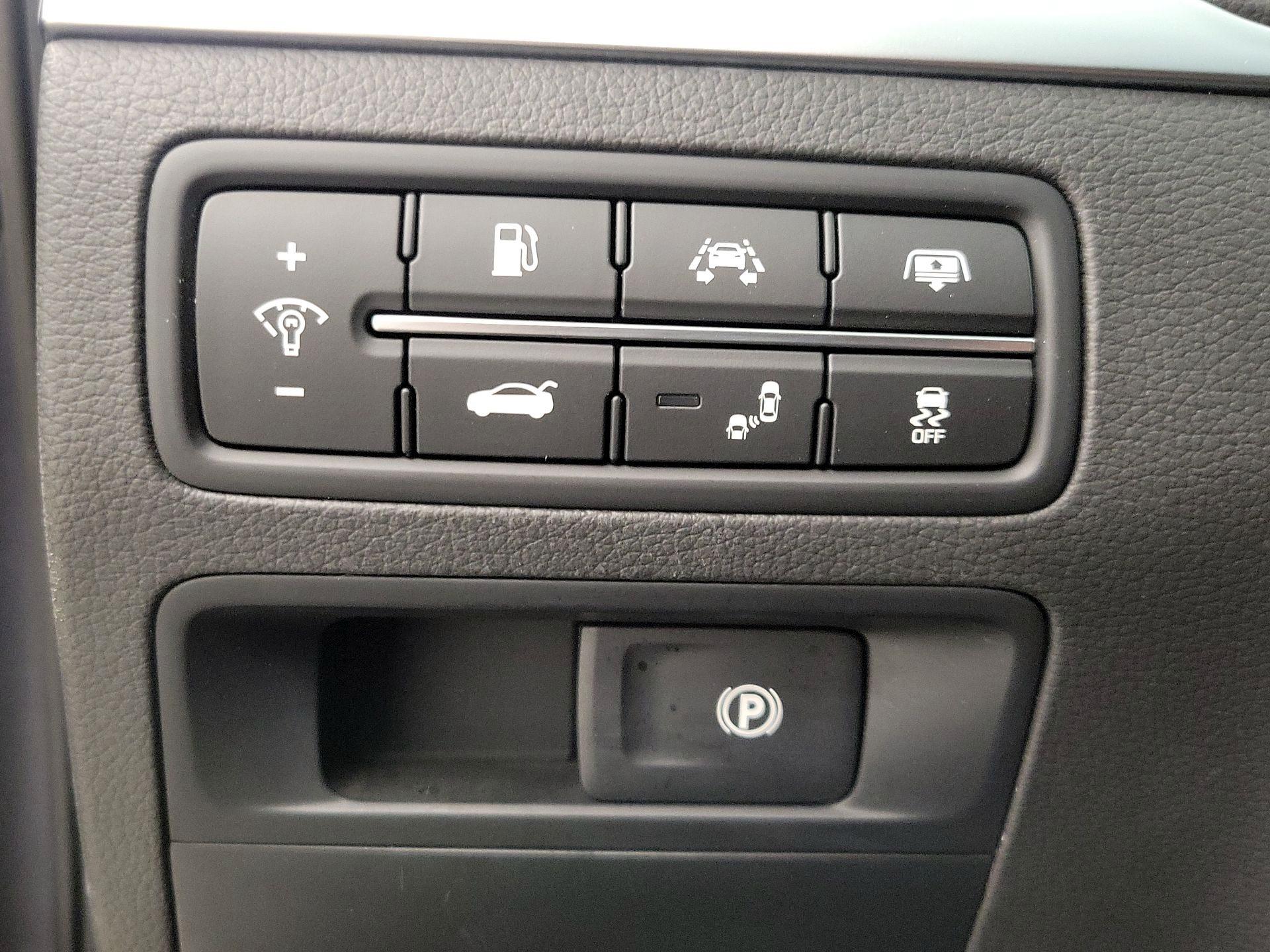 Thumbnail: 2016 Hyundai Genesis - 13