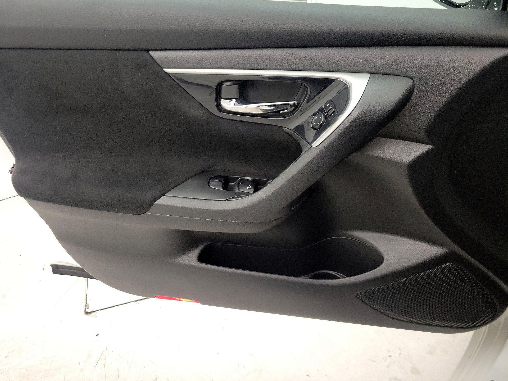 Thumbnail: 2014 Nissan Altima - 12