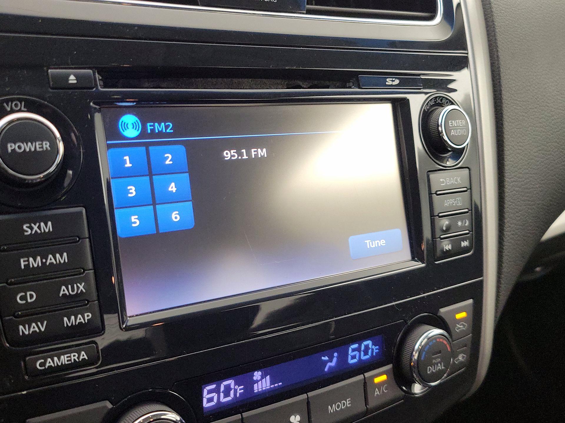 Thumbnail: 2014 Nissan Altima - 16