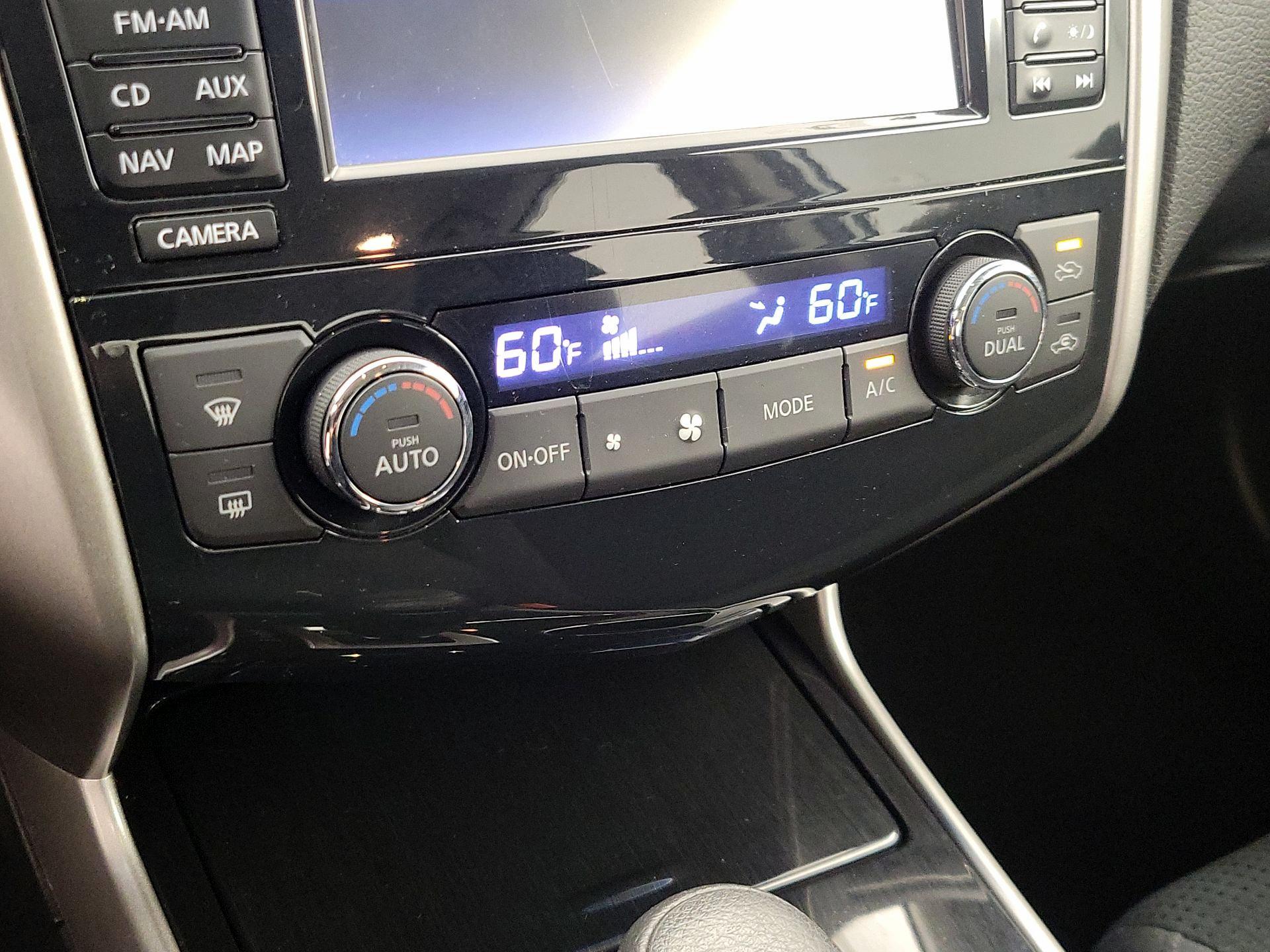 Thumbnail: 2014 Nissan Altima - 17