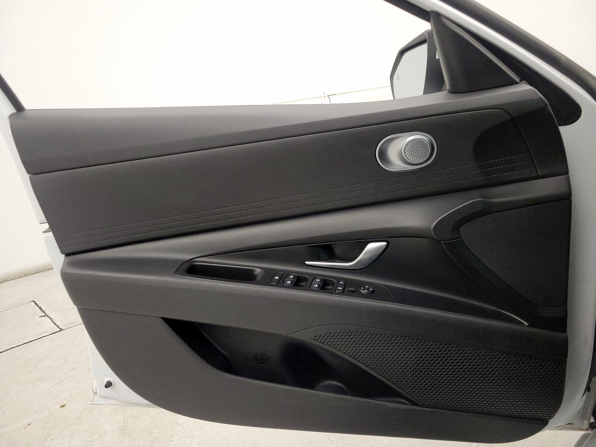 Thumbnail: 2021 Hyundai Elantra - 12