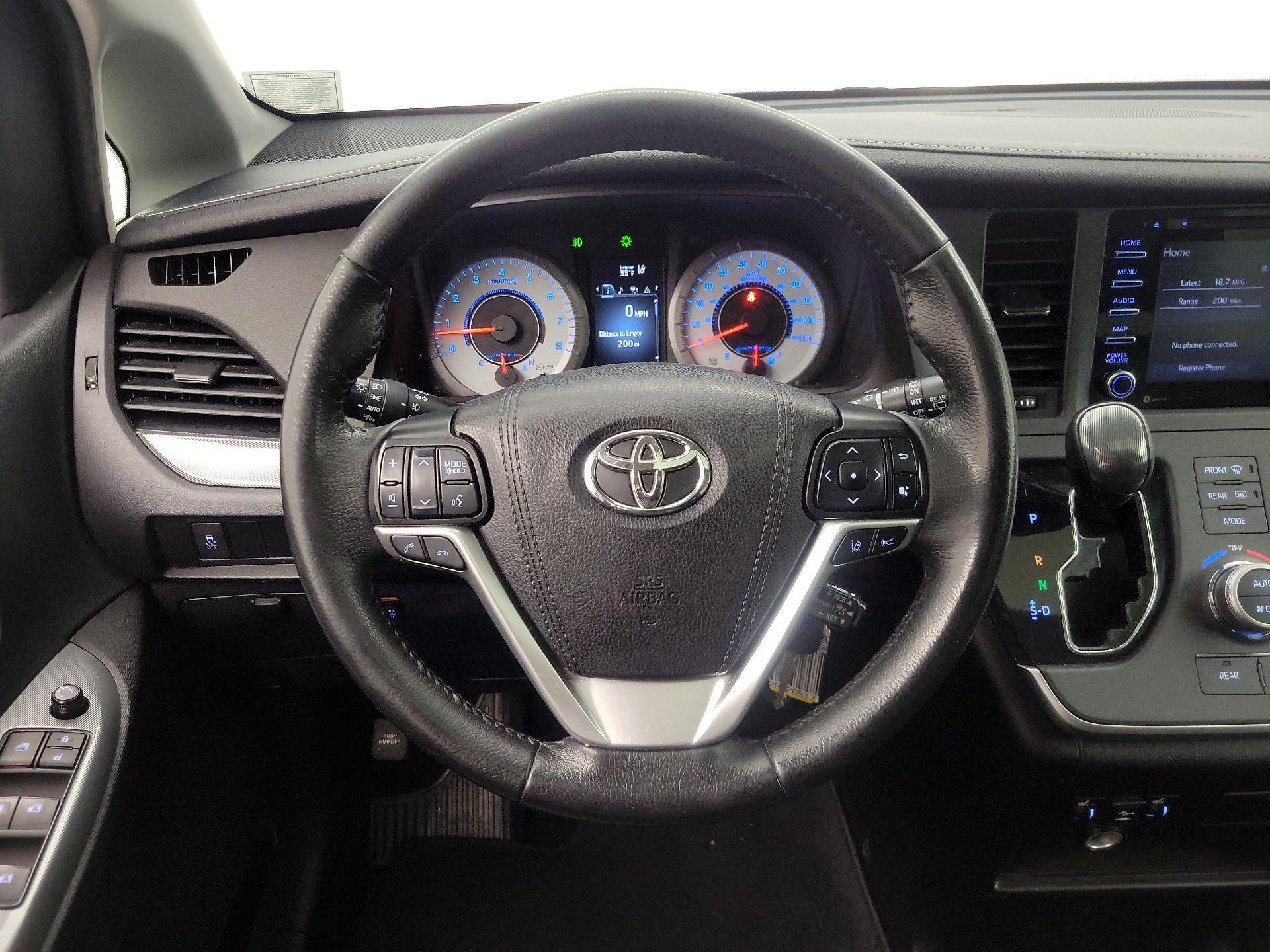 Thumbnail: 2020 Toyota Sienna - 10