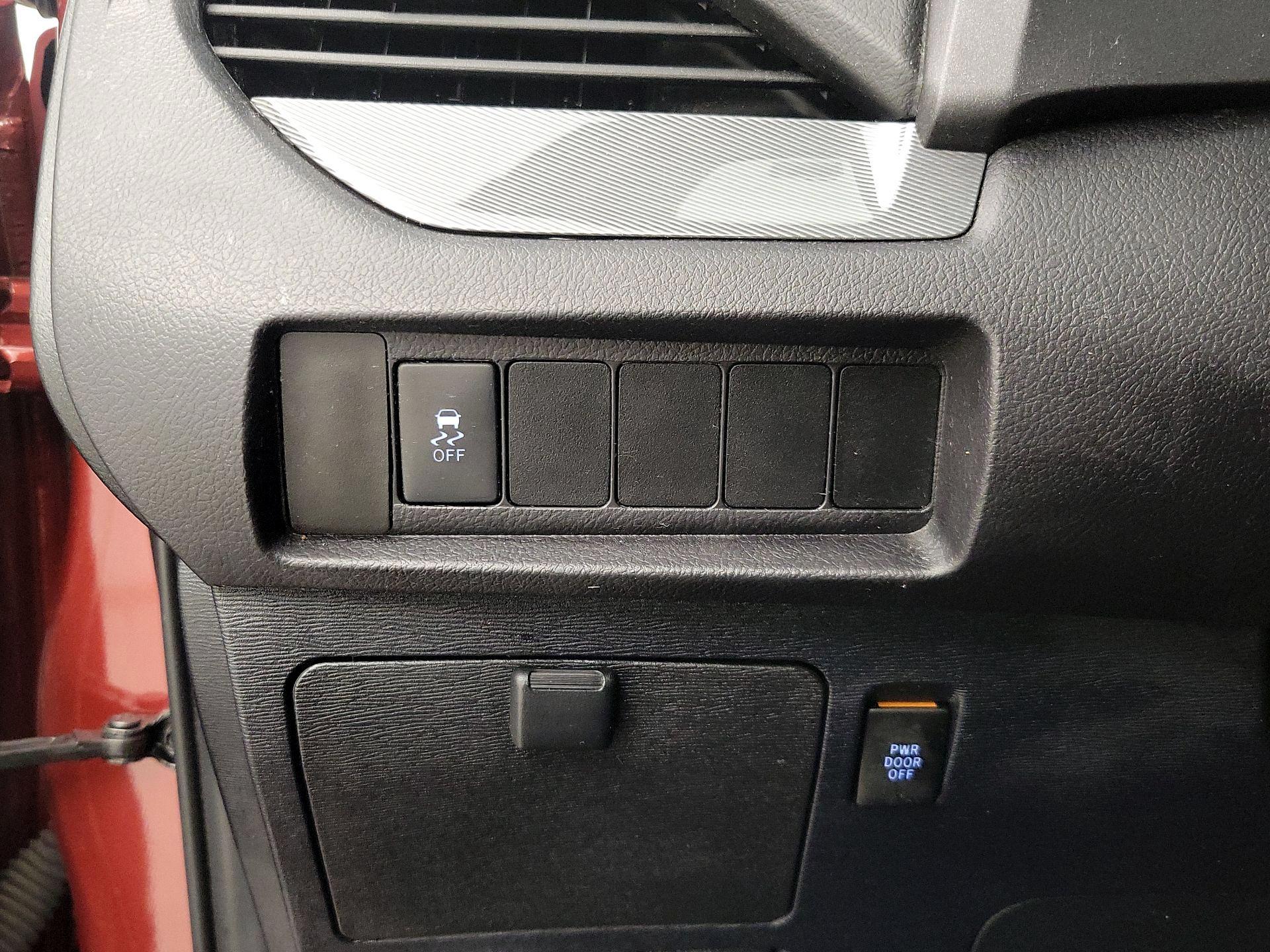 Thumbnail: 2020 Toyota Sienna - 13