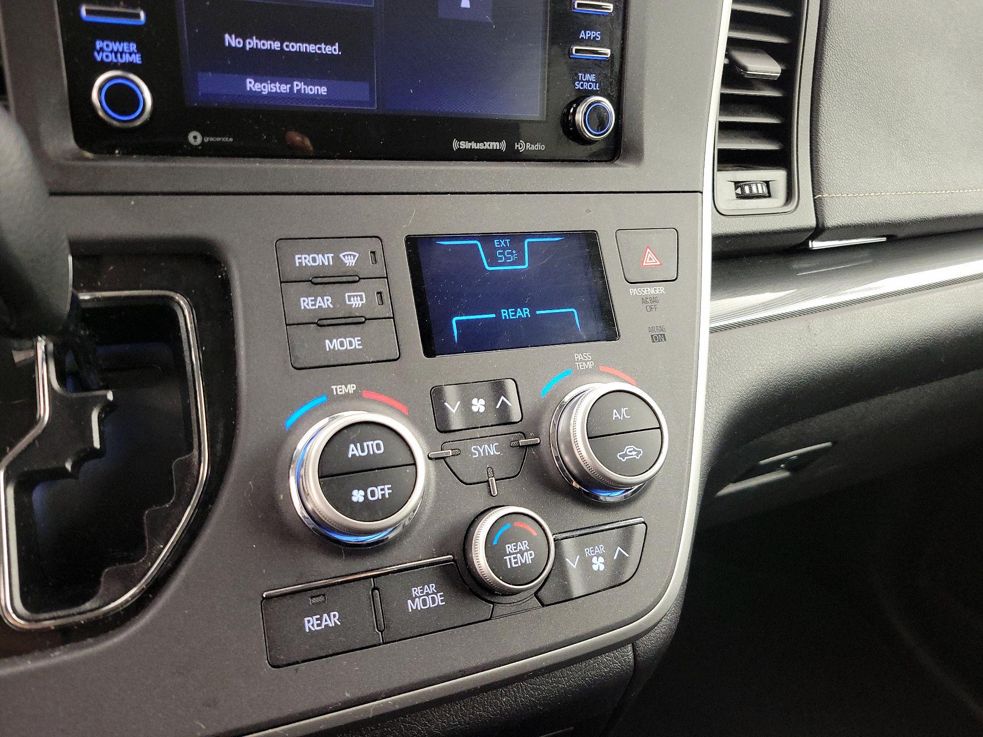 Thumbnail: 2020 Toyota Sienna - 16