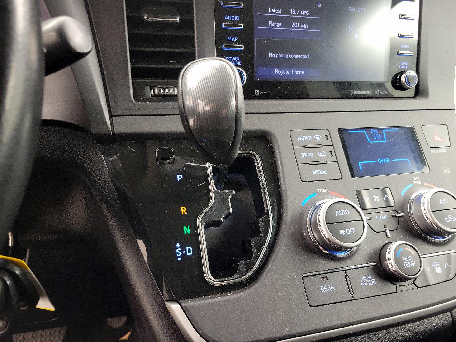 Thumbnail: 2020 Toyota Sienna - 17