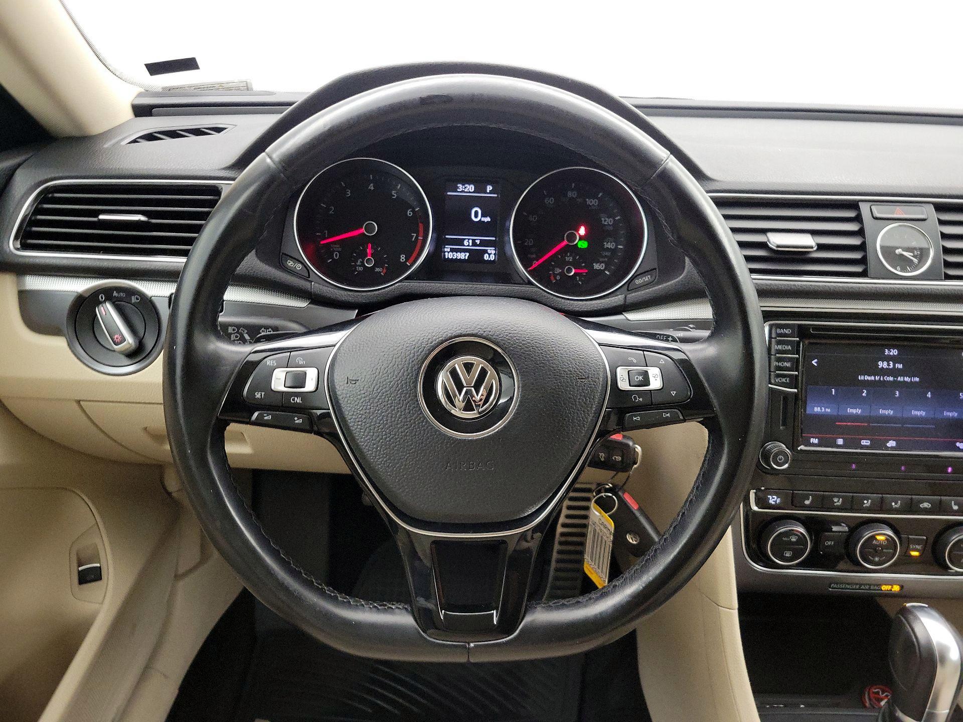 Thumbnail: 2017 Volkswagen Passat - 10