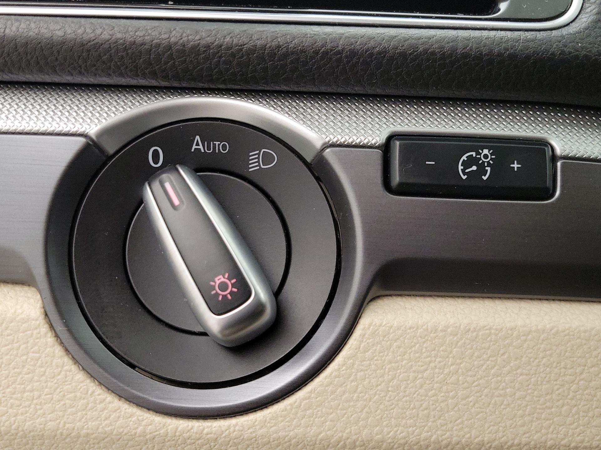 Thumbnail: 2017 Volkswagen Passat - 13