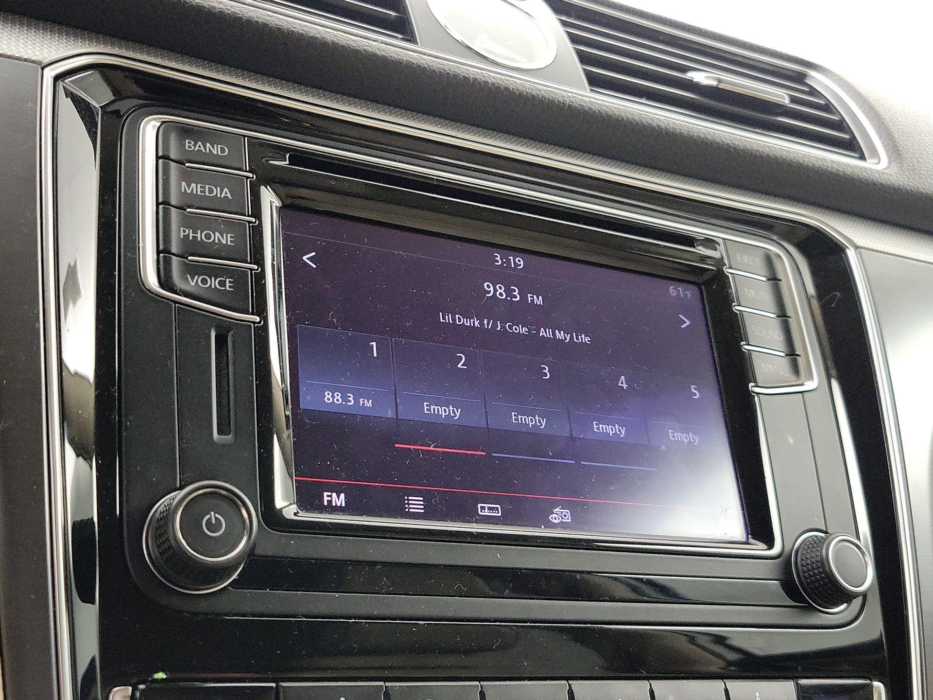 Thumbnail: 2017 Volkswagen Passat - 15