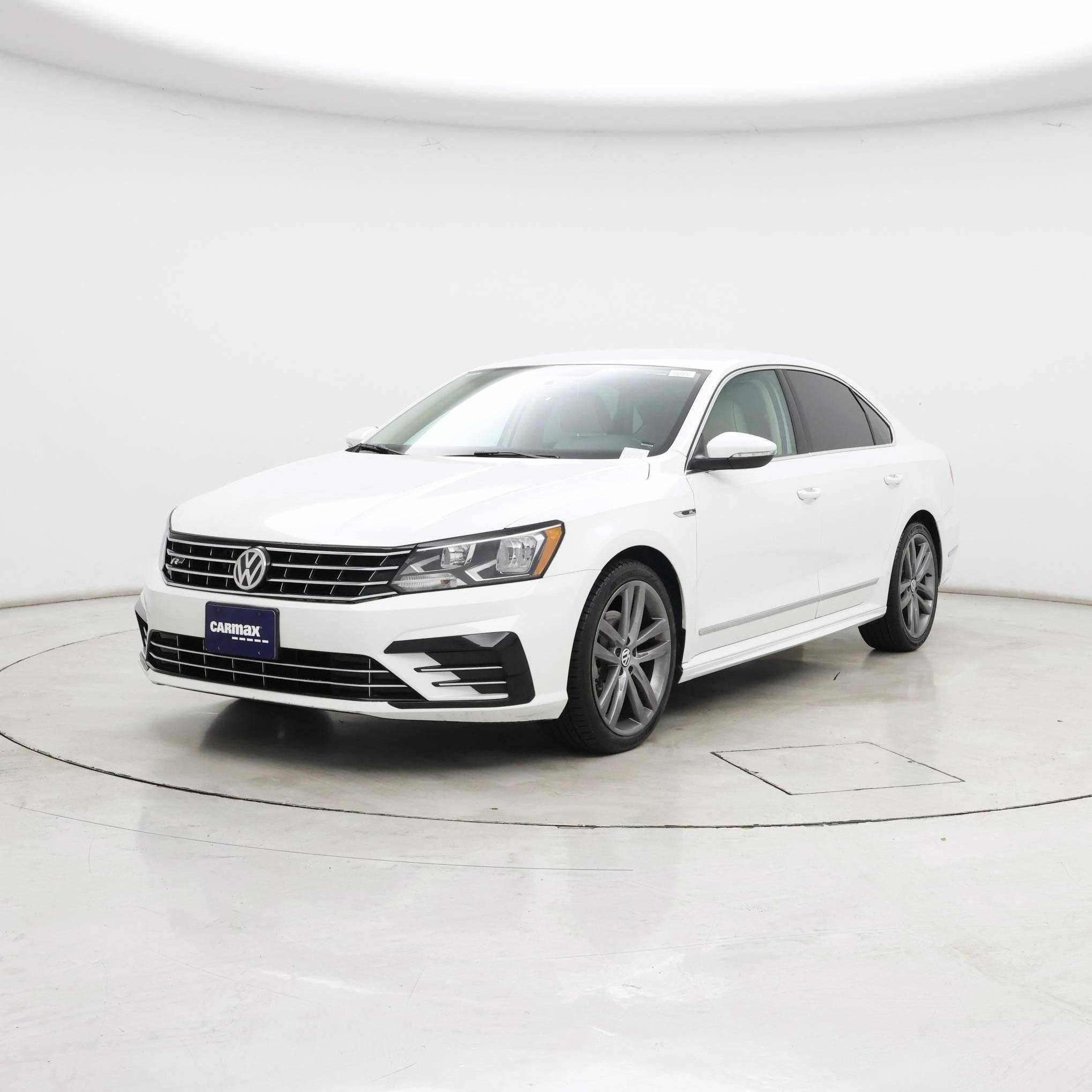 Thumbnail: 2017 Volkswagen Passat - 4