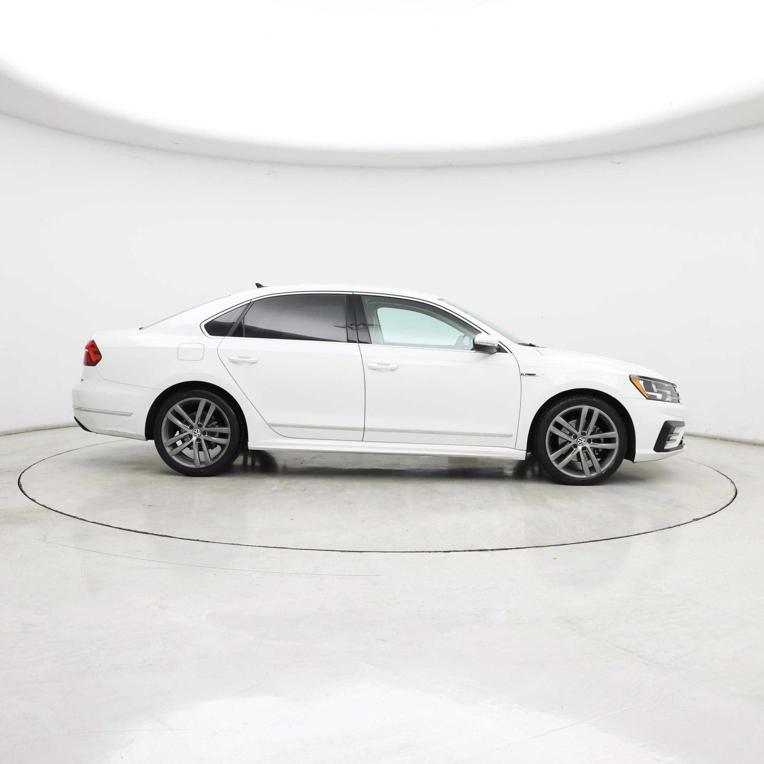 Thumbnail: 2017 Volkswagen Passat - 7