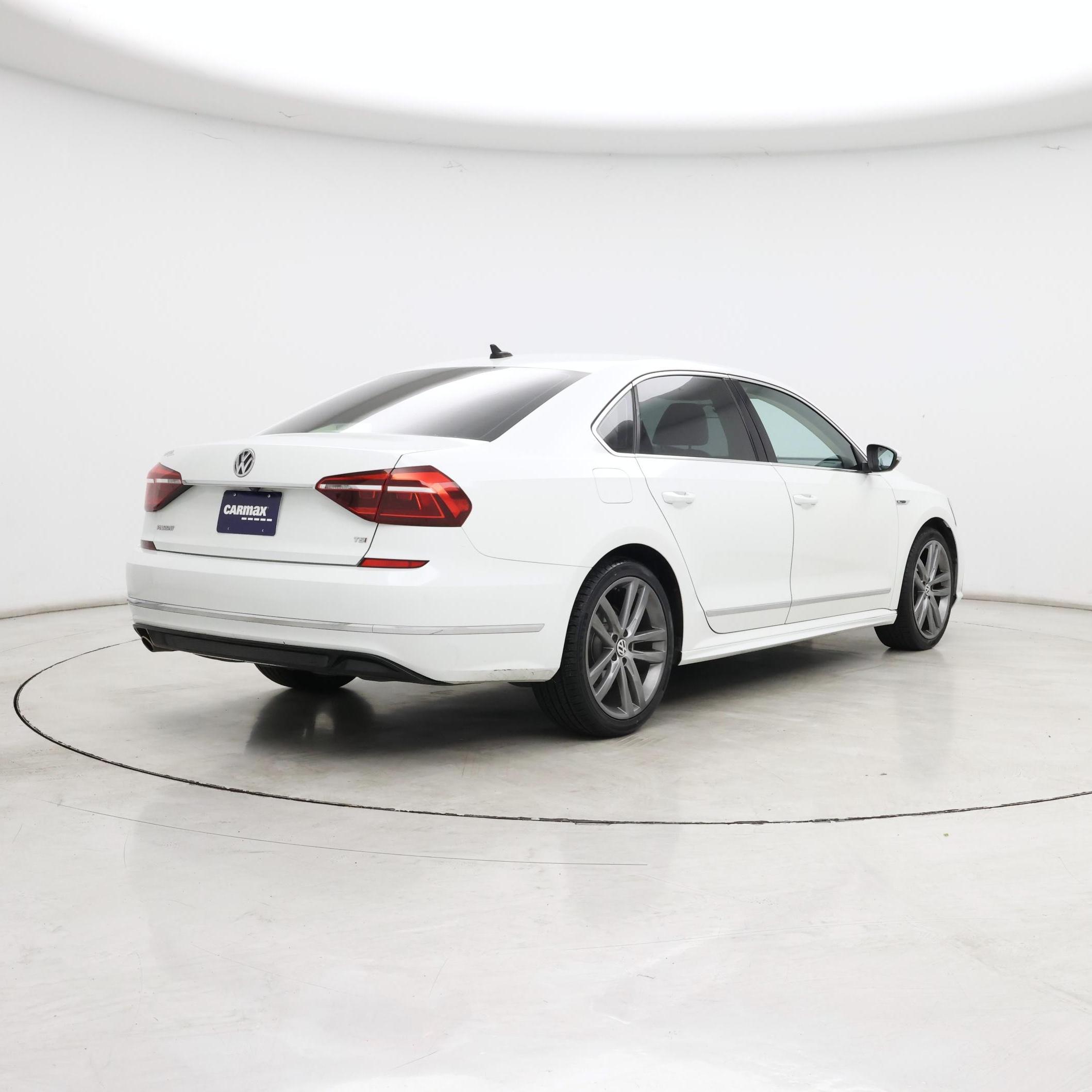 Thumbnail: 2017 Volkswagen Passat - 8