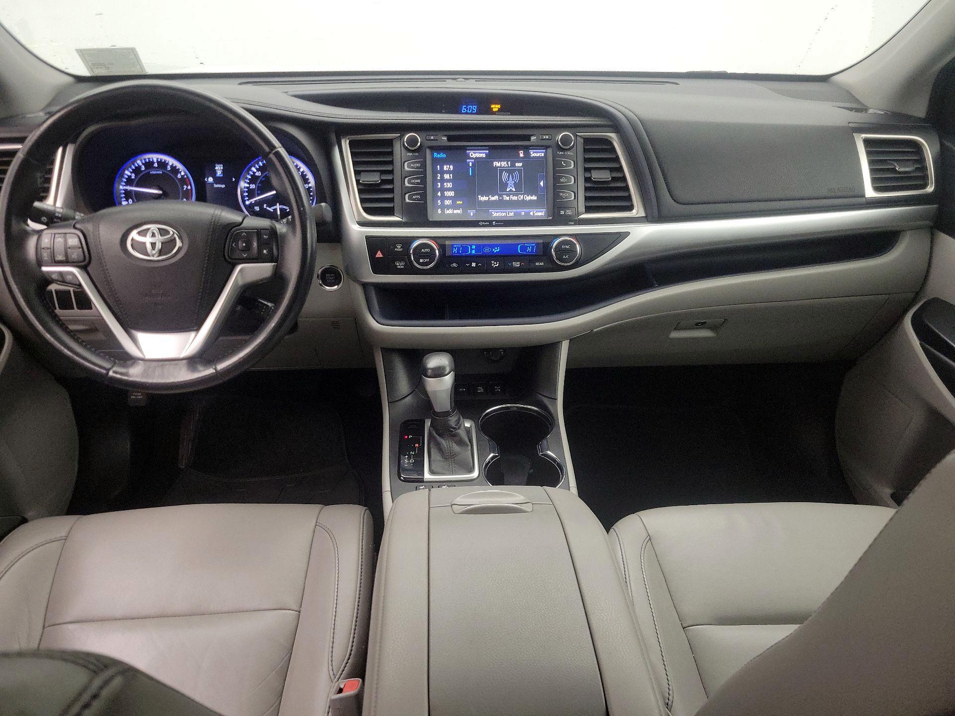 Thumbnail: 2015 Toyota Highlander - 9