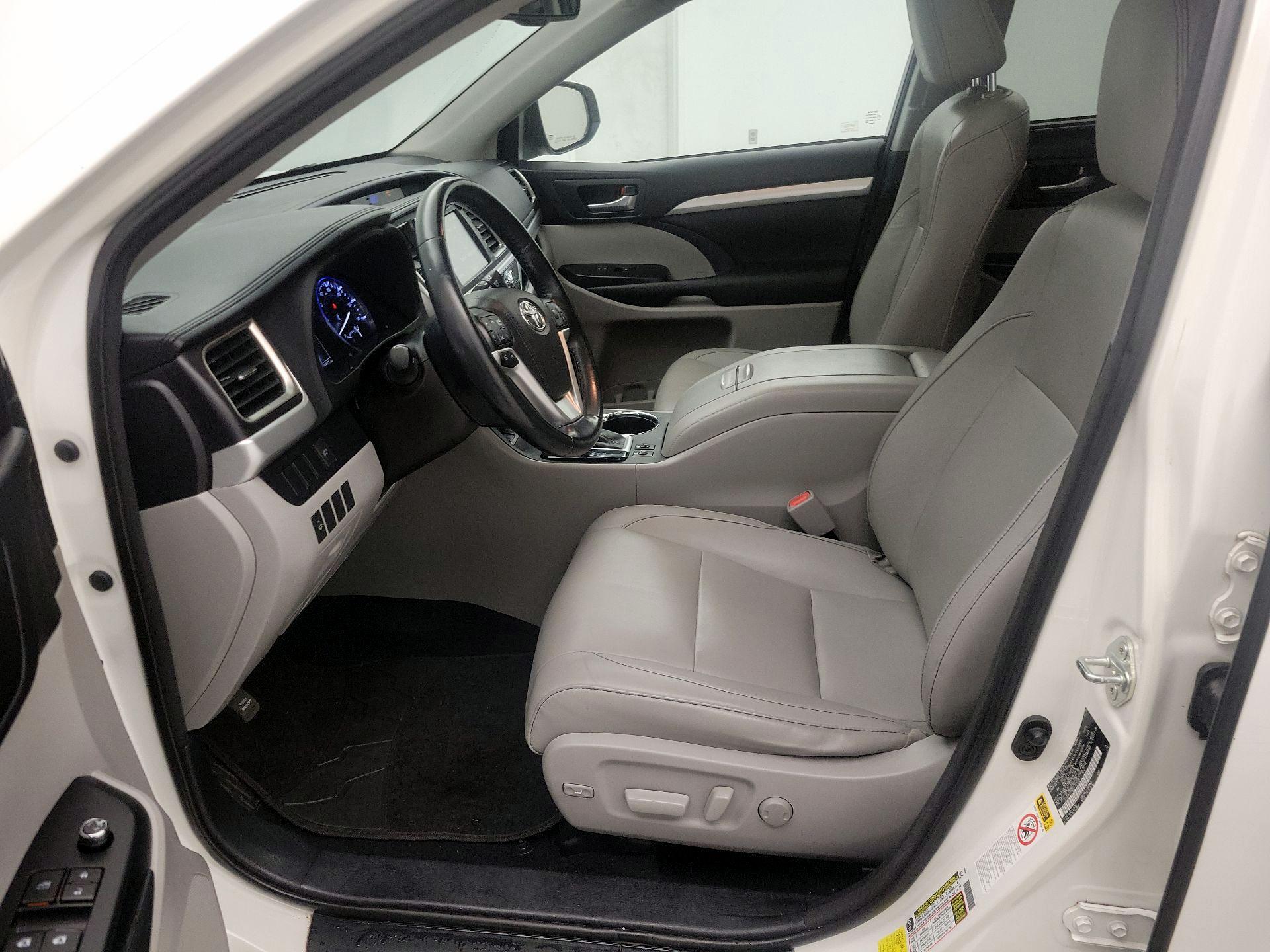 Thumbnail: 2015 Toyota Highlander - 11