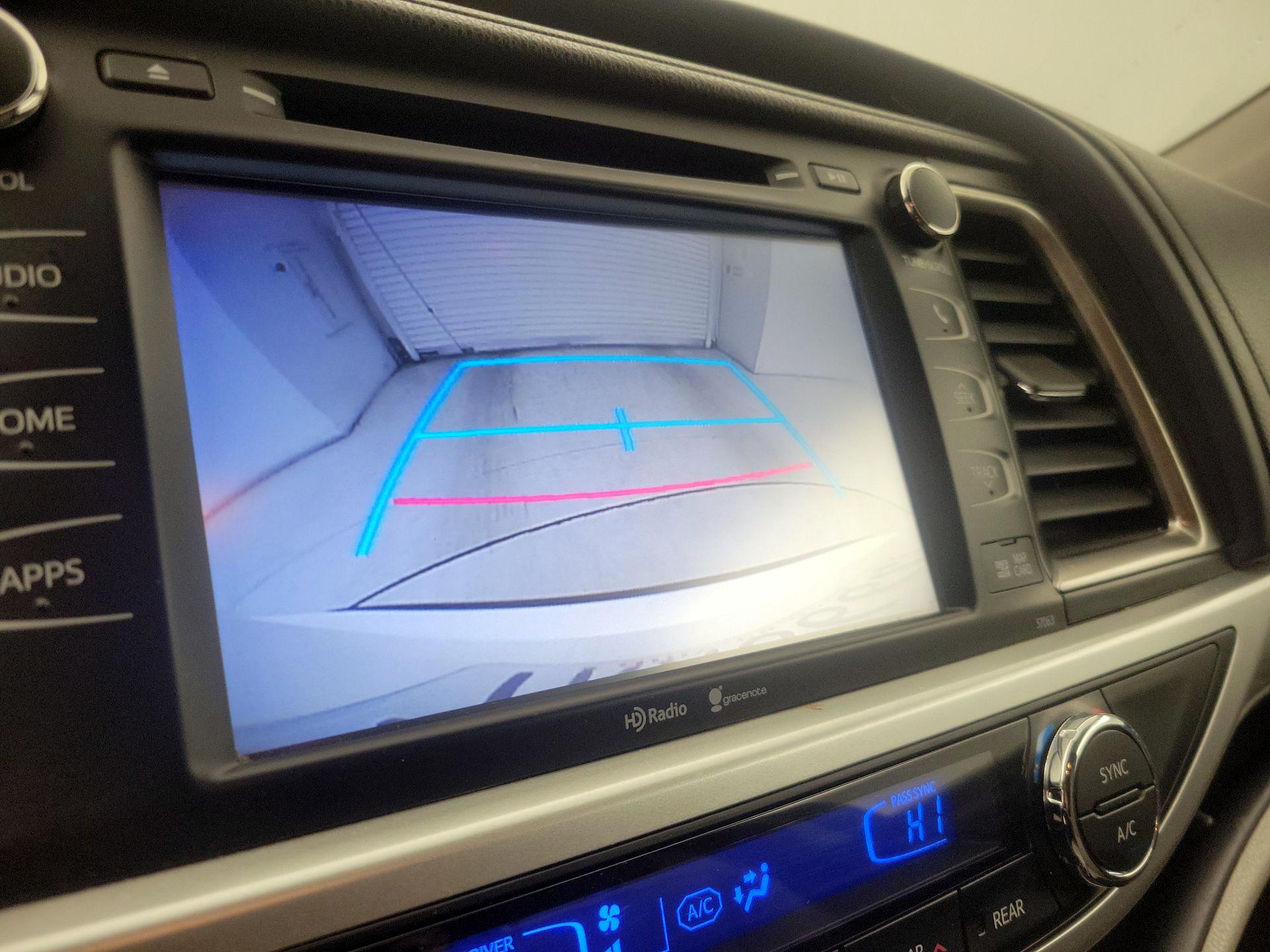 Thumbnail: 2015 Toyota Highlander - 14