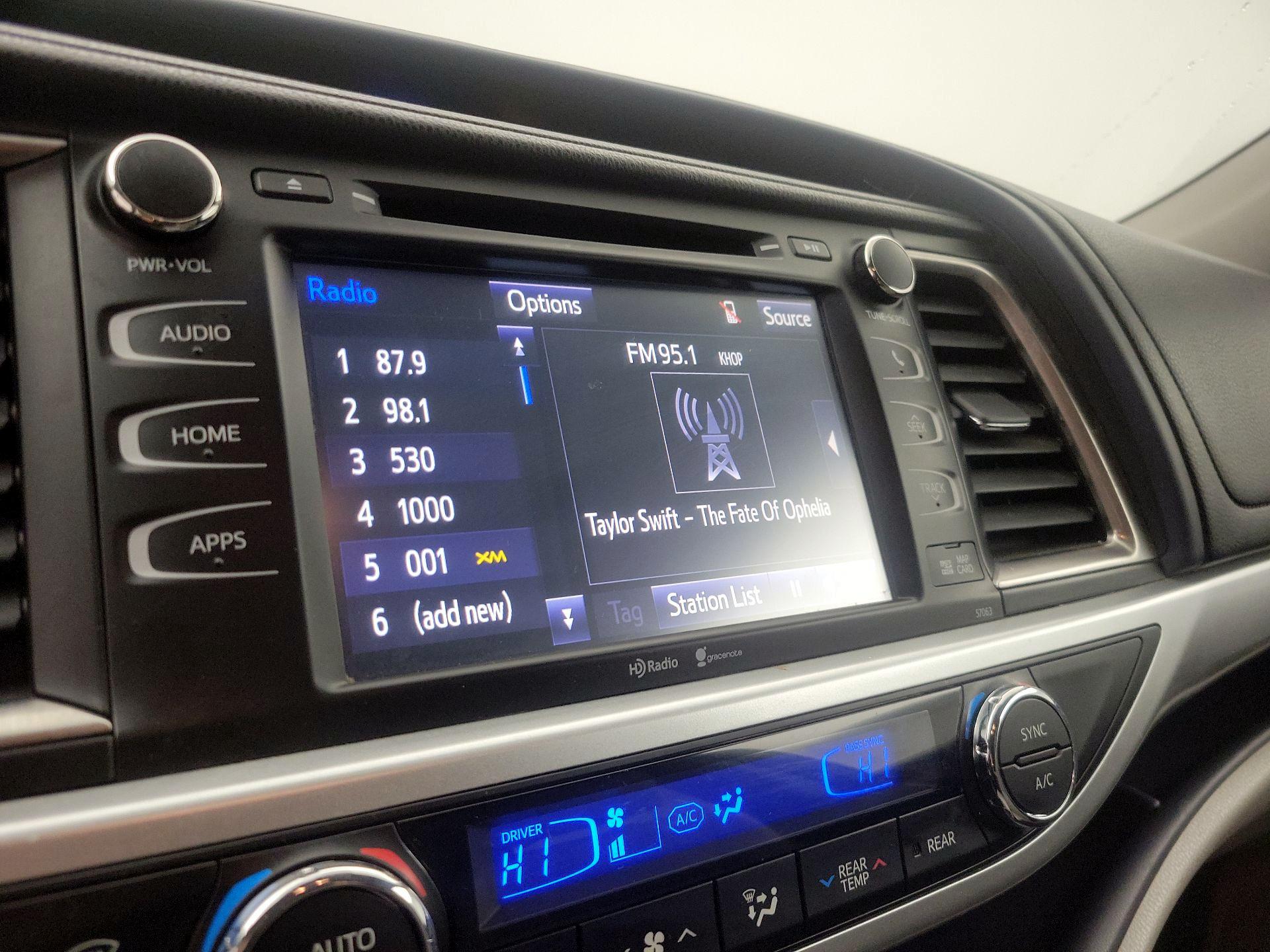 Thumbnail: 2015 Toyota Highlander - 15