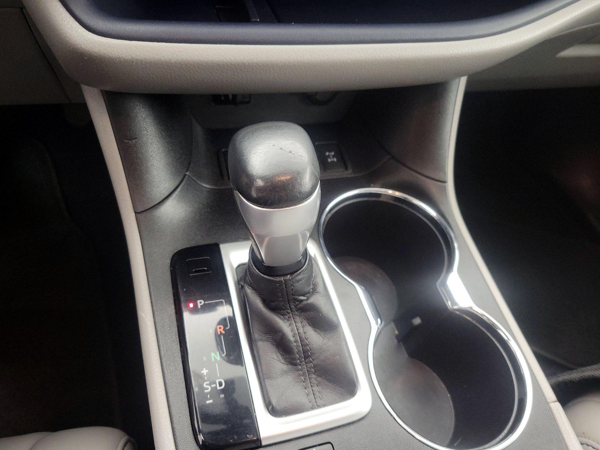 Thumbnail: 2015 Toyota Highlander - 17