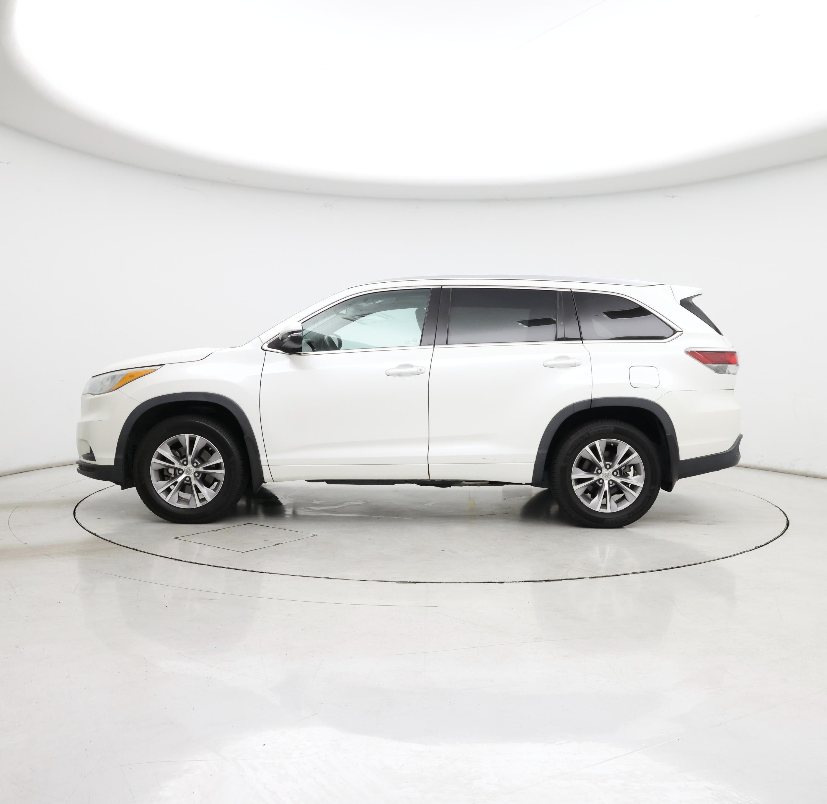 Thumbnail: 2015 Toyota Highlander - 3