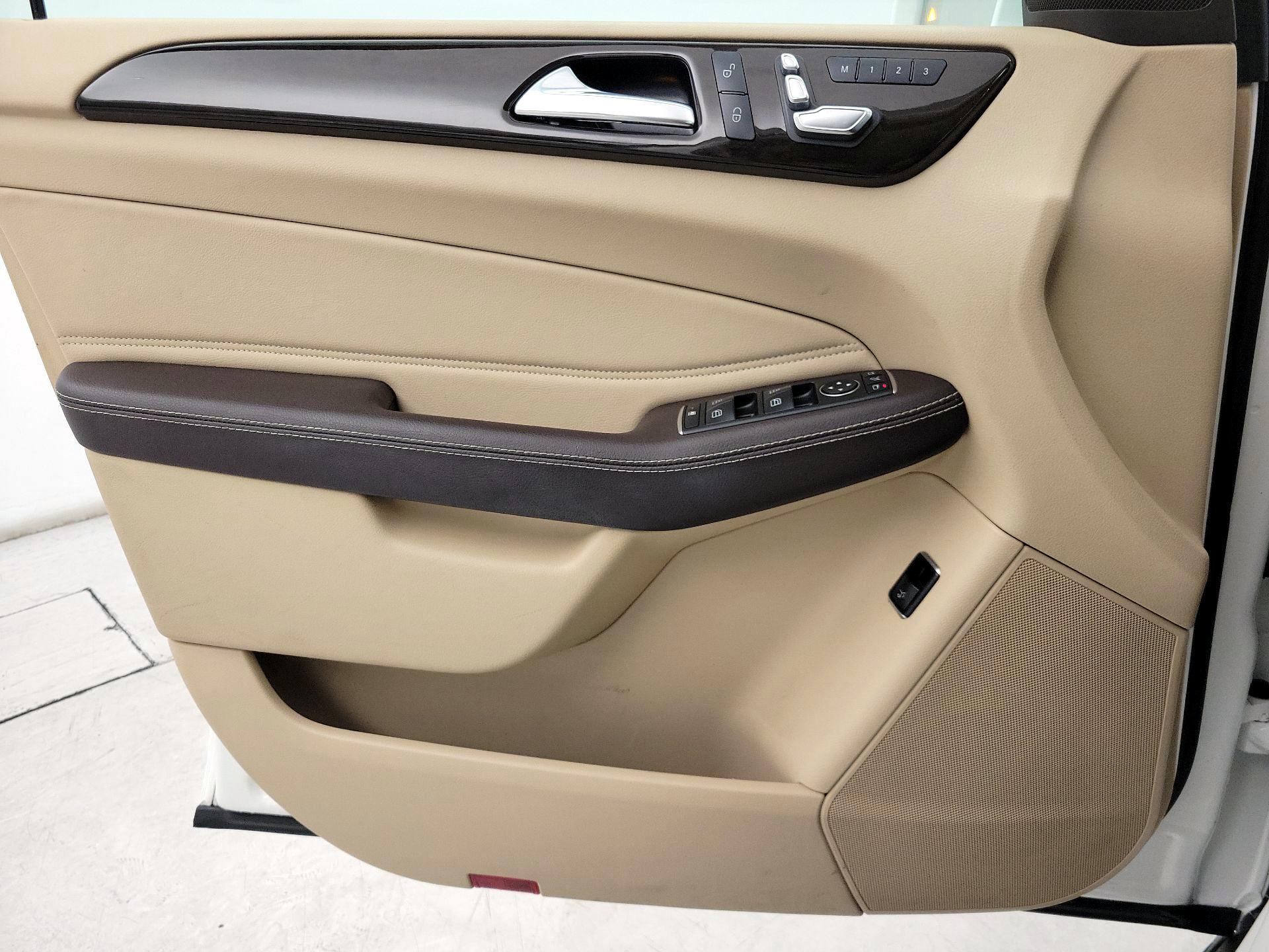 Thumbnail: 2016 Mercedes-Benz GLE - 12