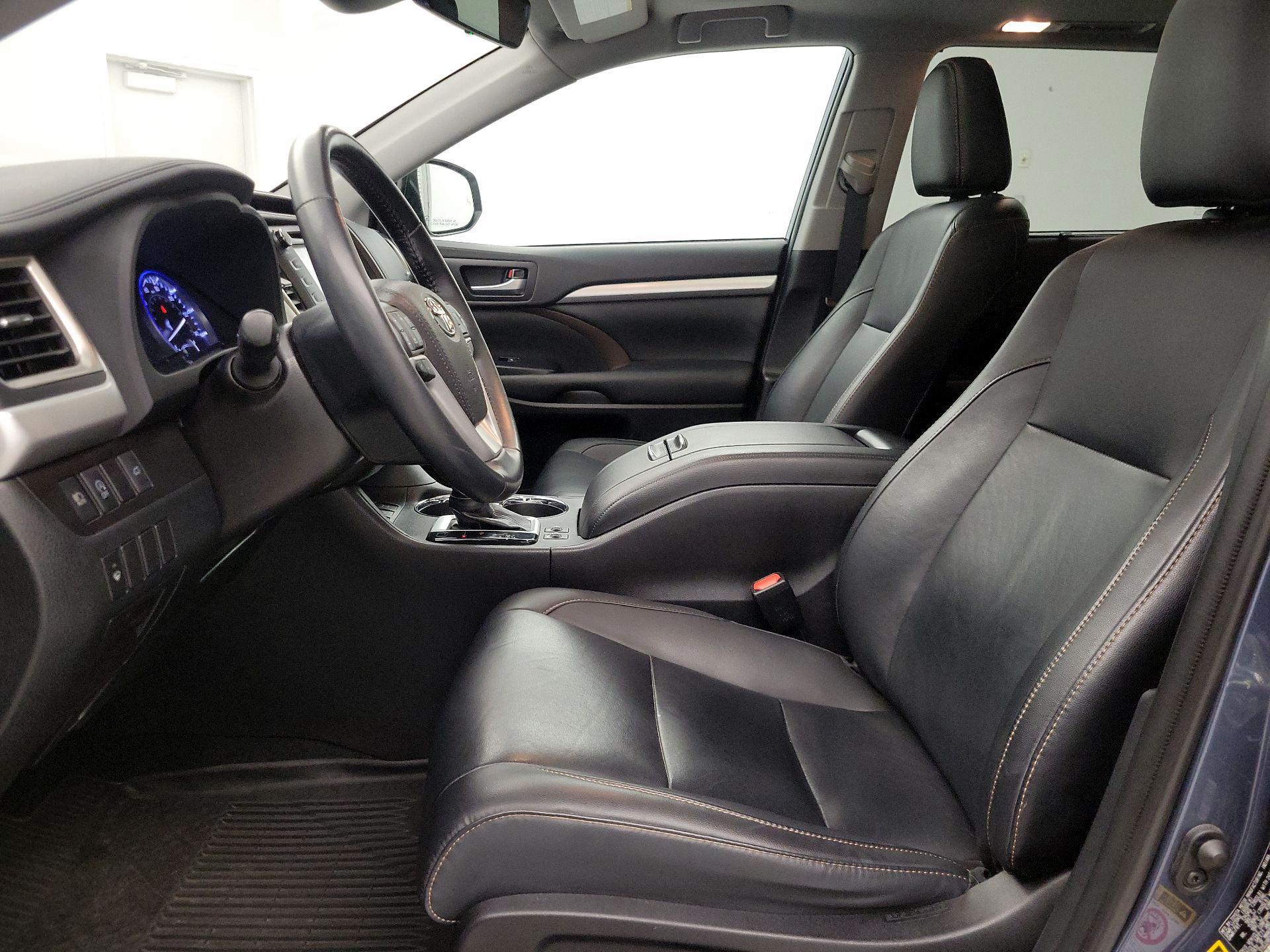 Thumbnail: 2019 Toyota Highlander - 11