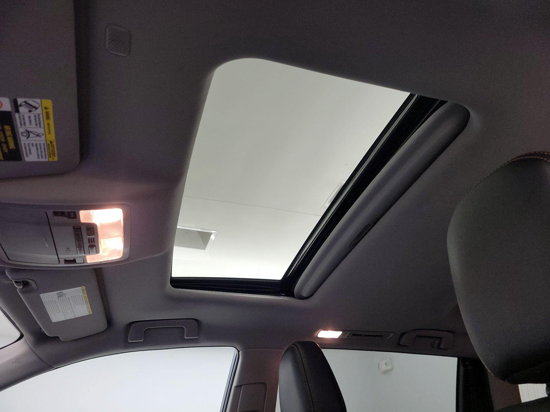 Thumbnail: 2019 Toyota Highlander - 20