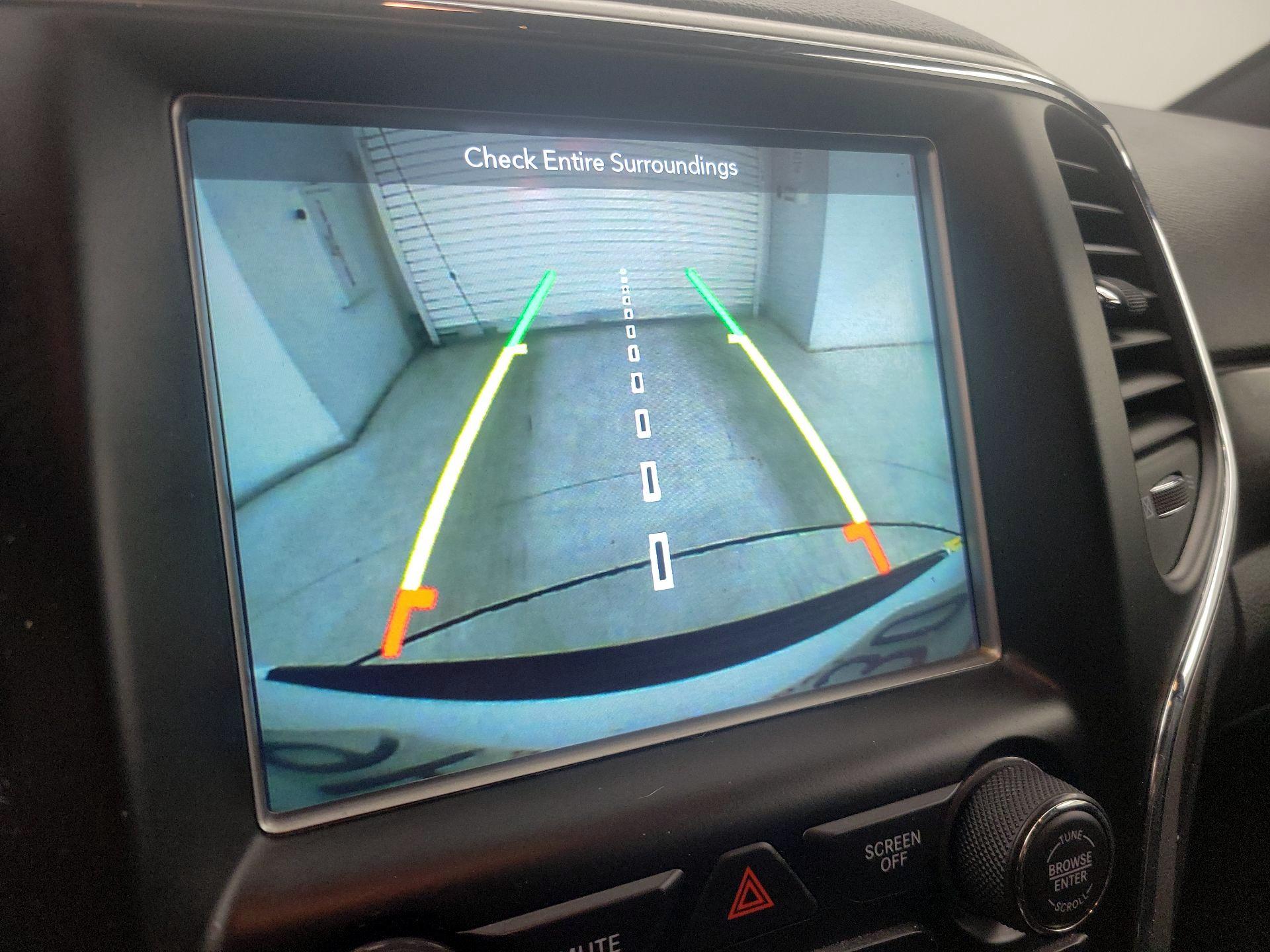 Thumbnail: 2018 Jeep Grand Cherokee - 15