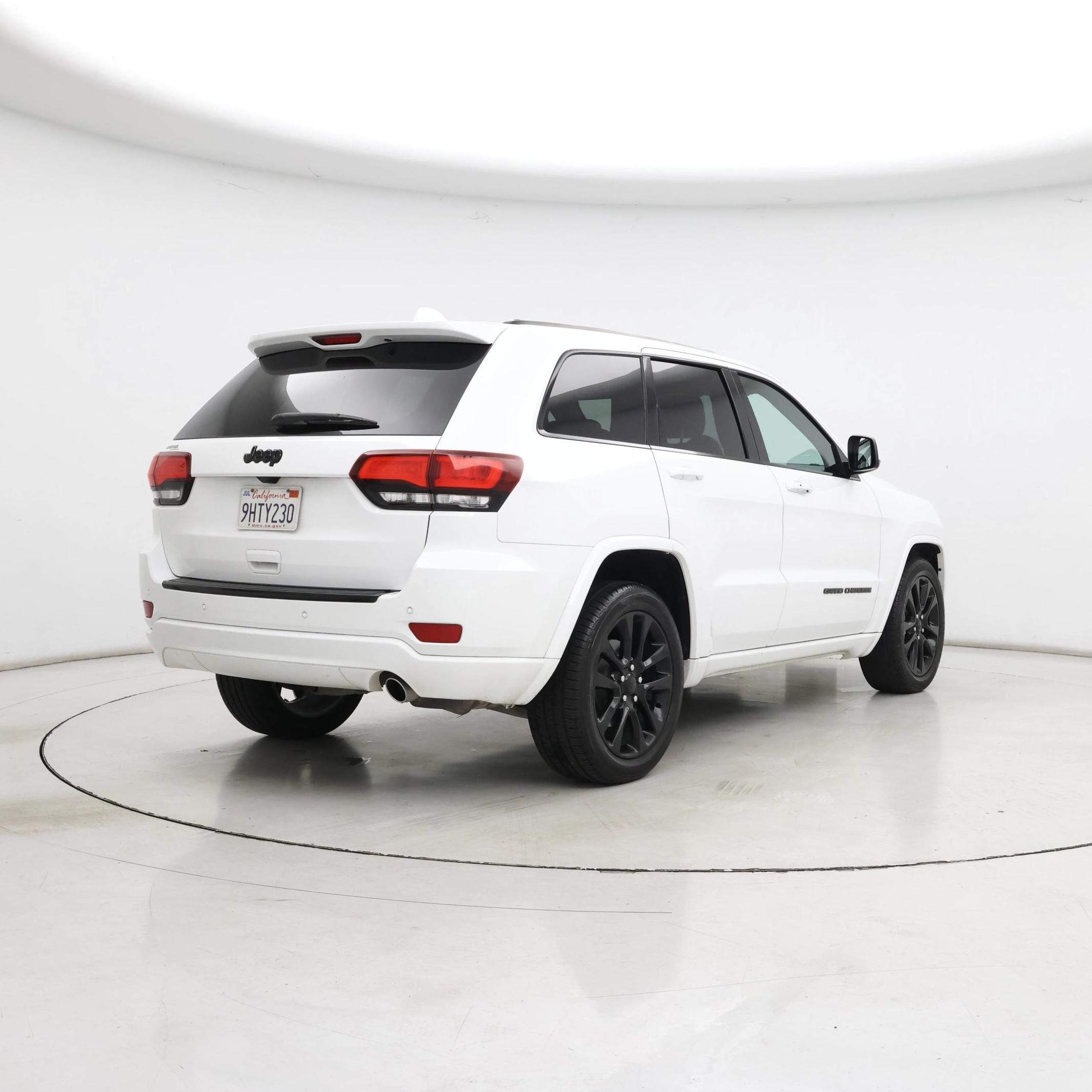 Thumbnail: 2018 Jeep Grand Cherokee - 8