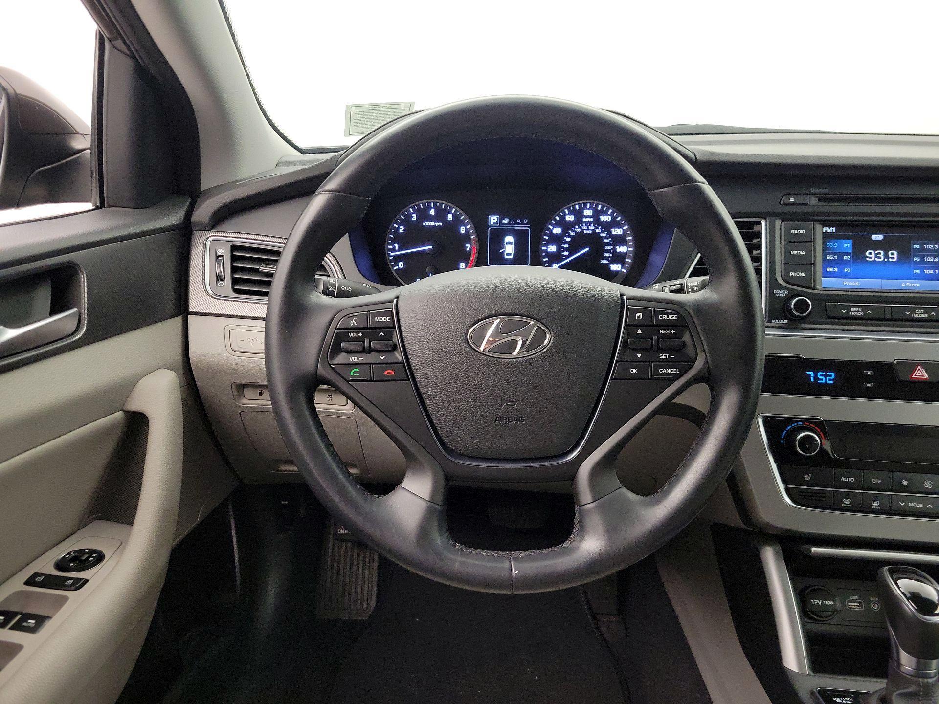 Thumbnail: 2015 Hyundai Sonata - 10