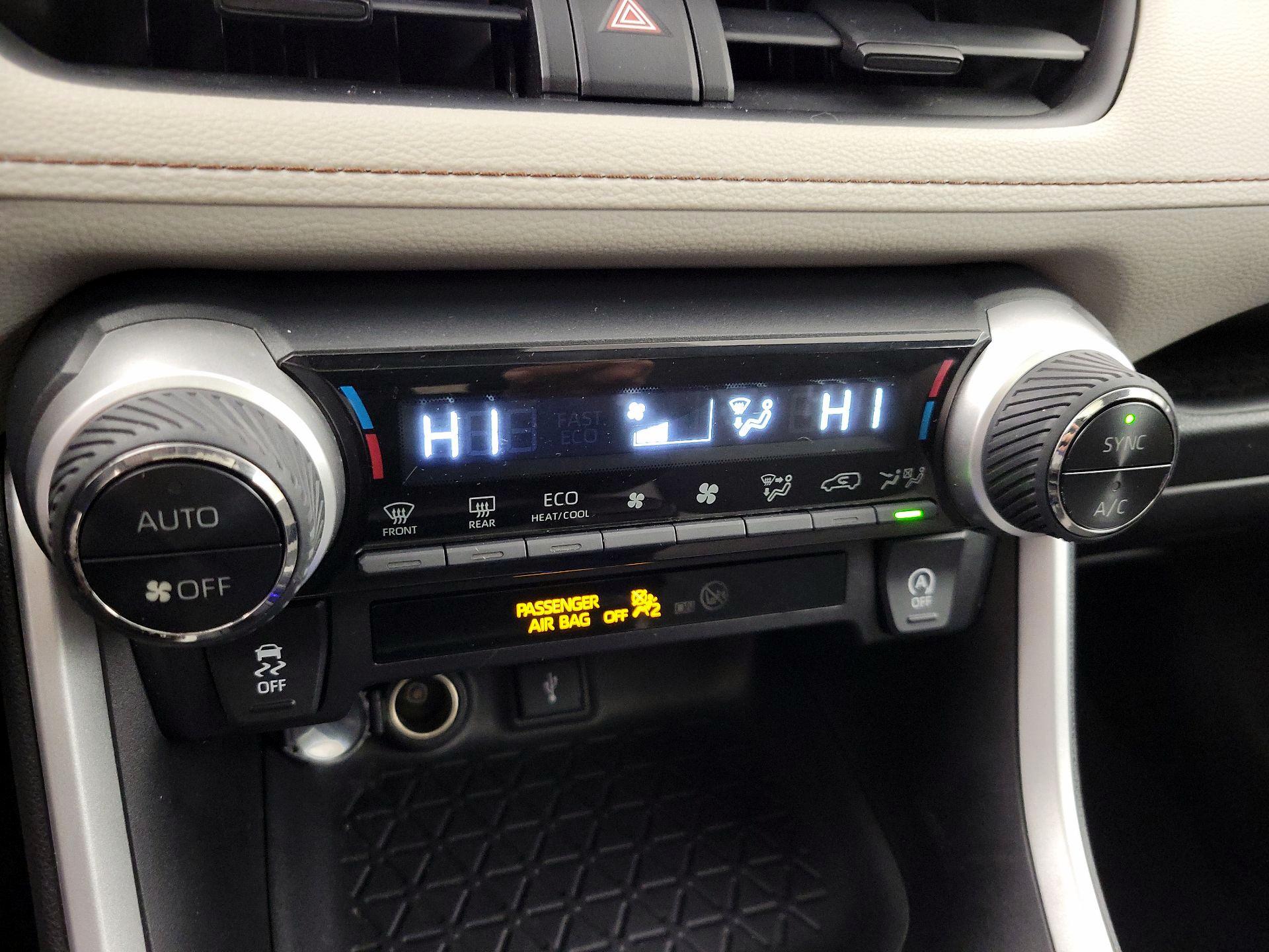 Thumbnail: 2020 Toyota RAV4 - 16