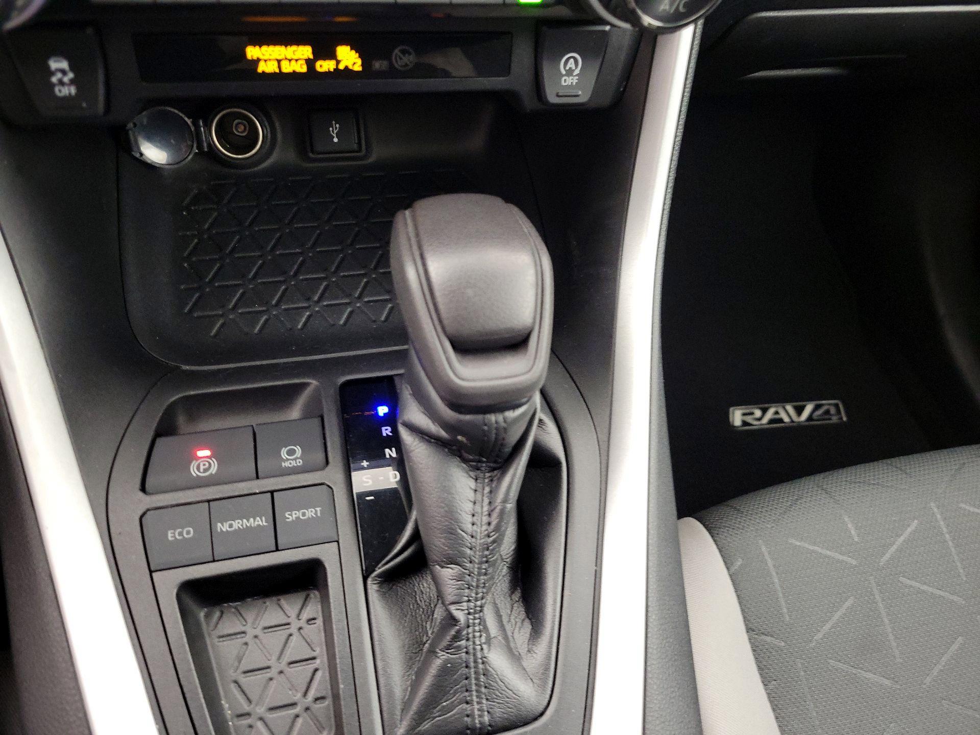 Thumbnail: 2020 Toyota RAV4 - 17