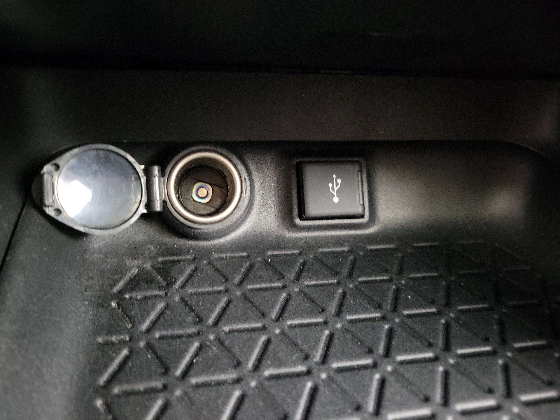 Thumbnail: 2020 Toyota RAV4 - 18