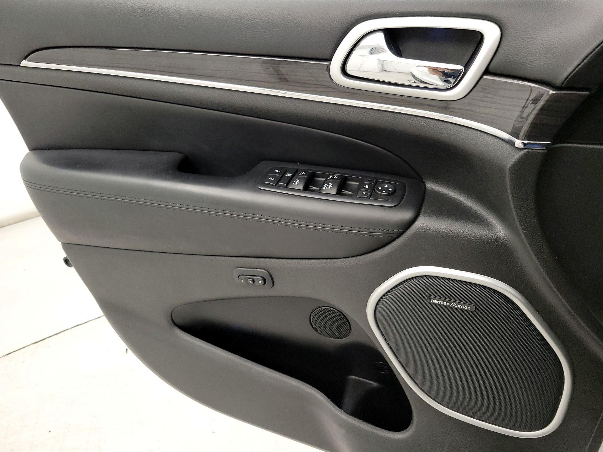 Thumbnail: 2015 Jeep Grand Cherokee - 12