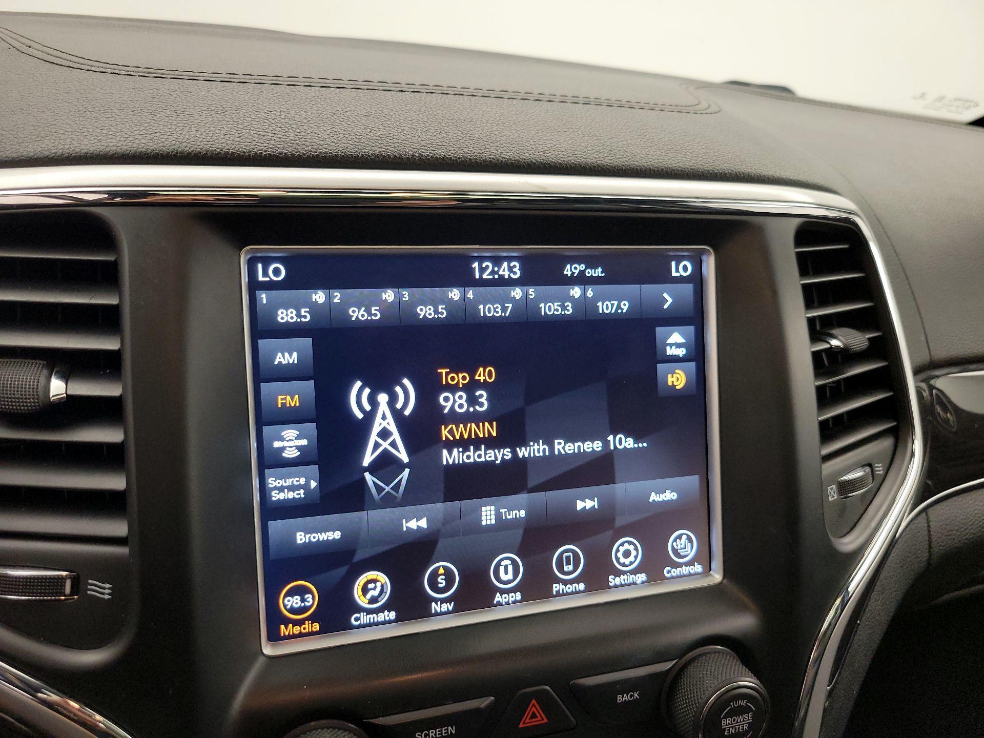 Thumbnail: 2015 Jeep Grand Cherokee - 16