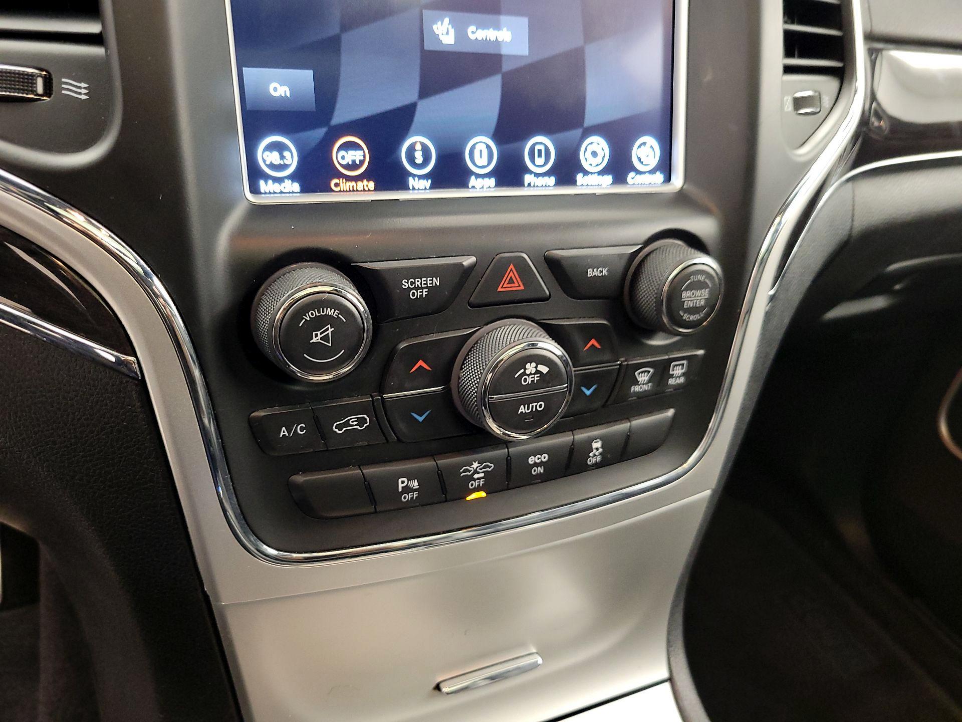 Thumbnail: 2015 Jeep Grand Cherokee - 17