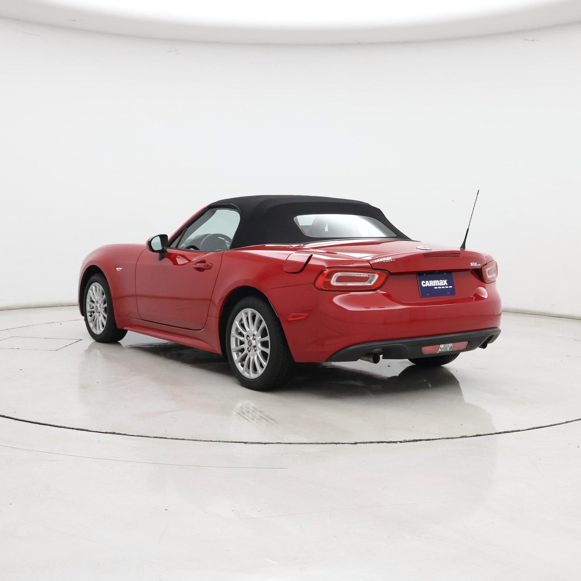 Thumbnail: 2017 Fiat 124 Spider - 2