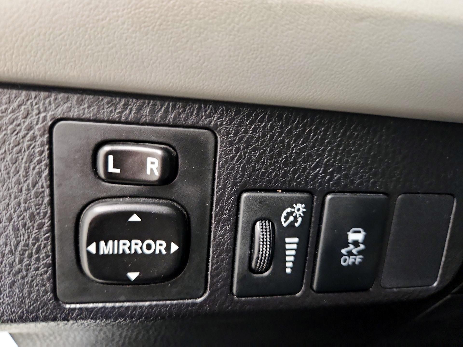 Thumbnail: 2014 Toyota RAV4 - 13