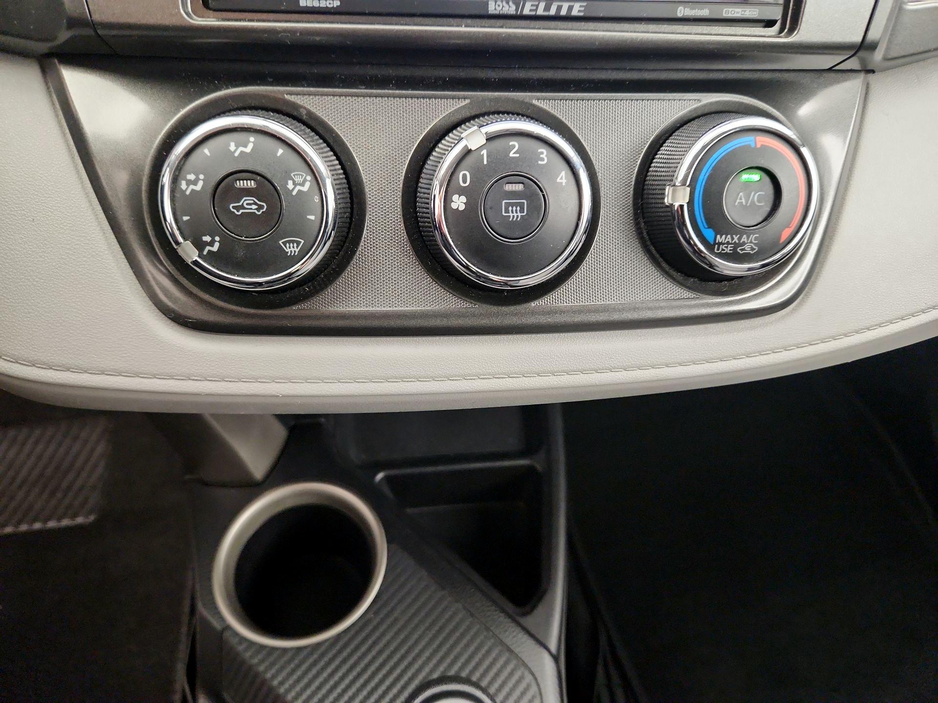 Thumbnail: 2014 Toyota RAV4 - 16