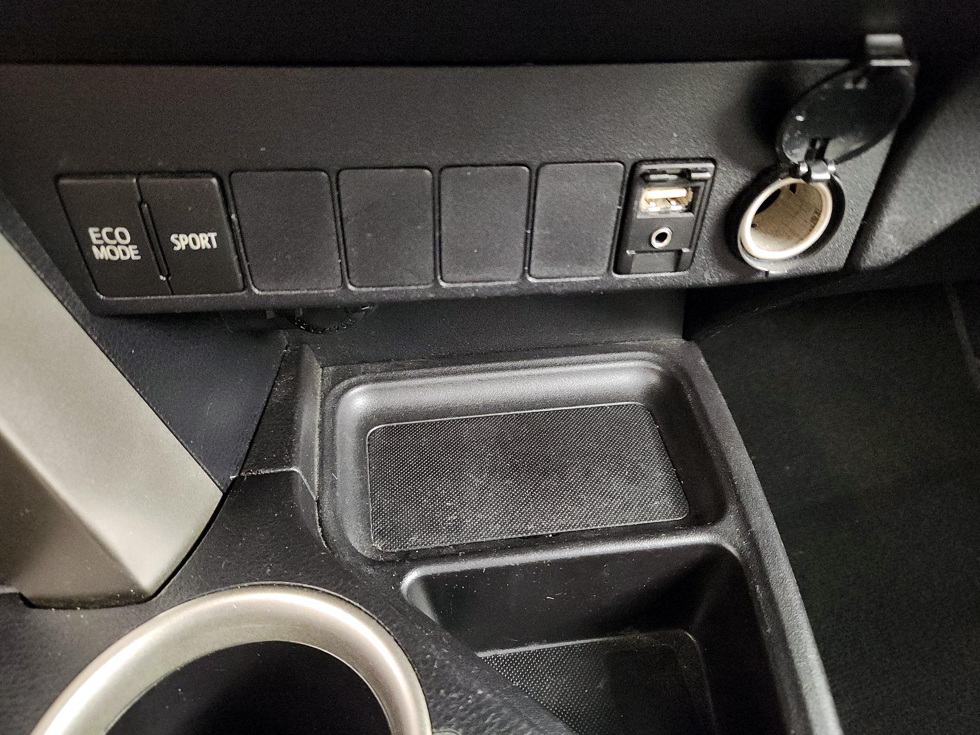 Thumbnail: 2014 Toyota RAV4 - 18