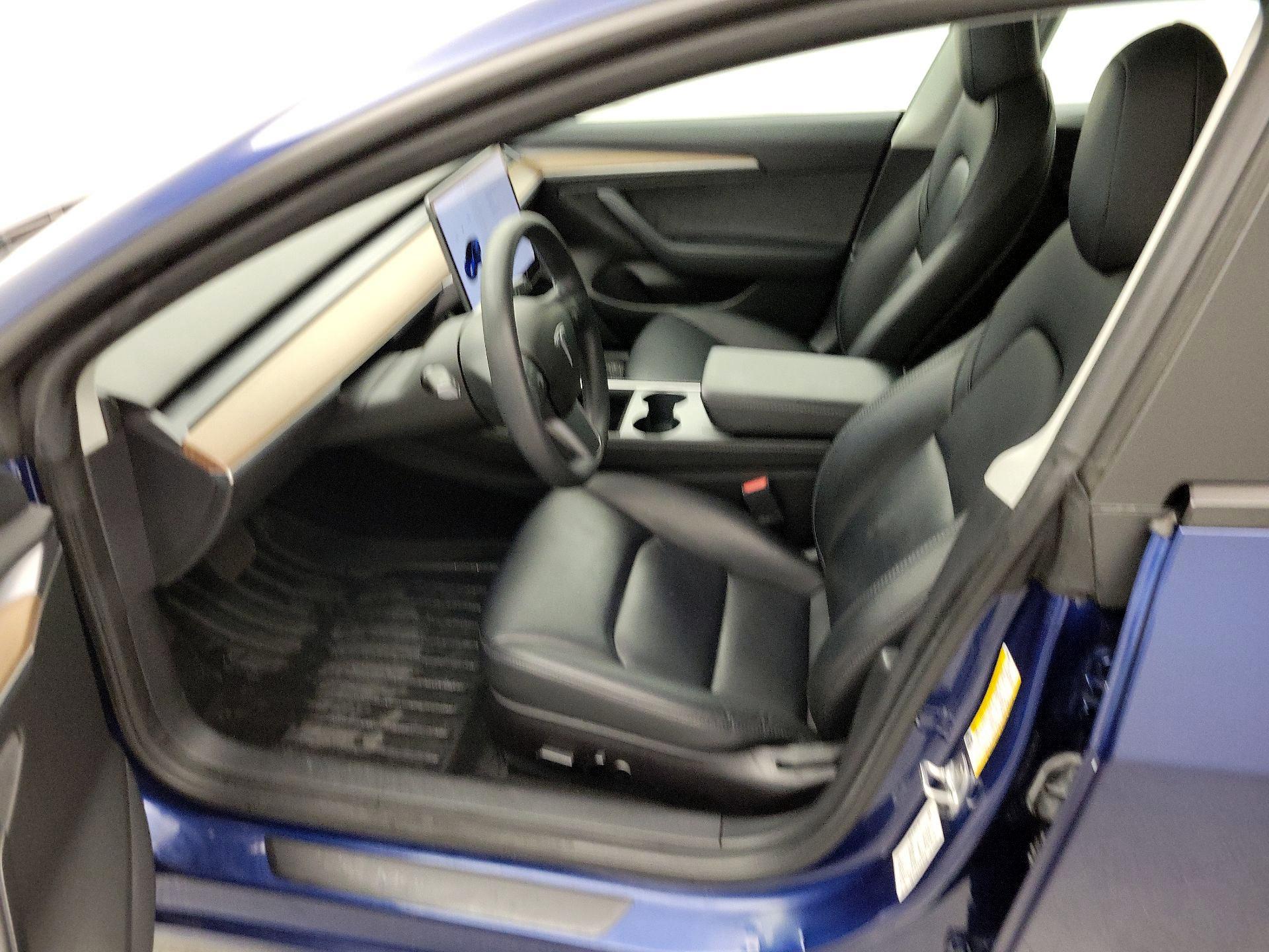 Thumbnail: 2022 Tesla Model 3 - 11