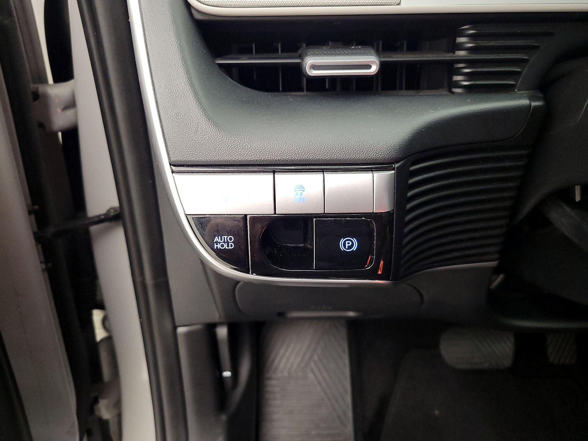 Thumbnail: 2022 Hyundai Ioniq 5 - 13