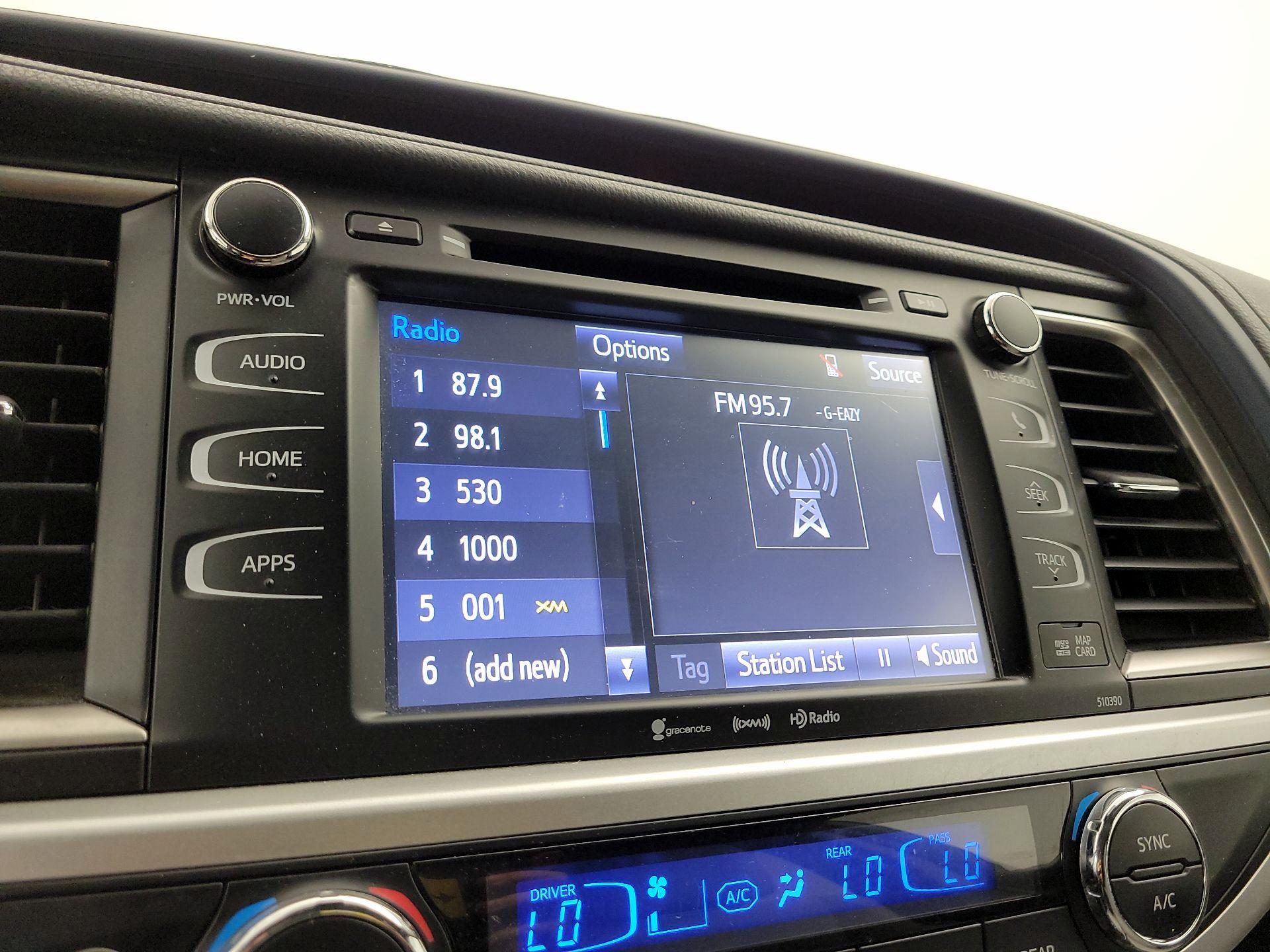 Thumbnail: 2019 Toyota Highlander - 15